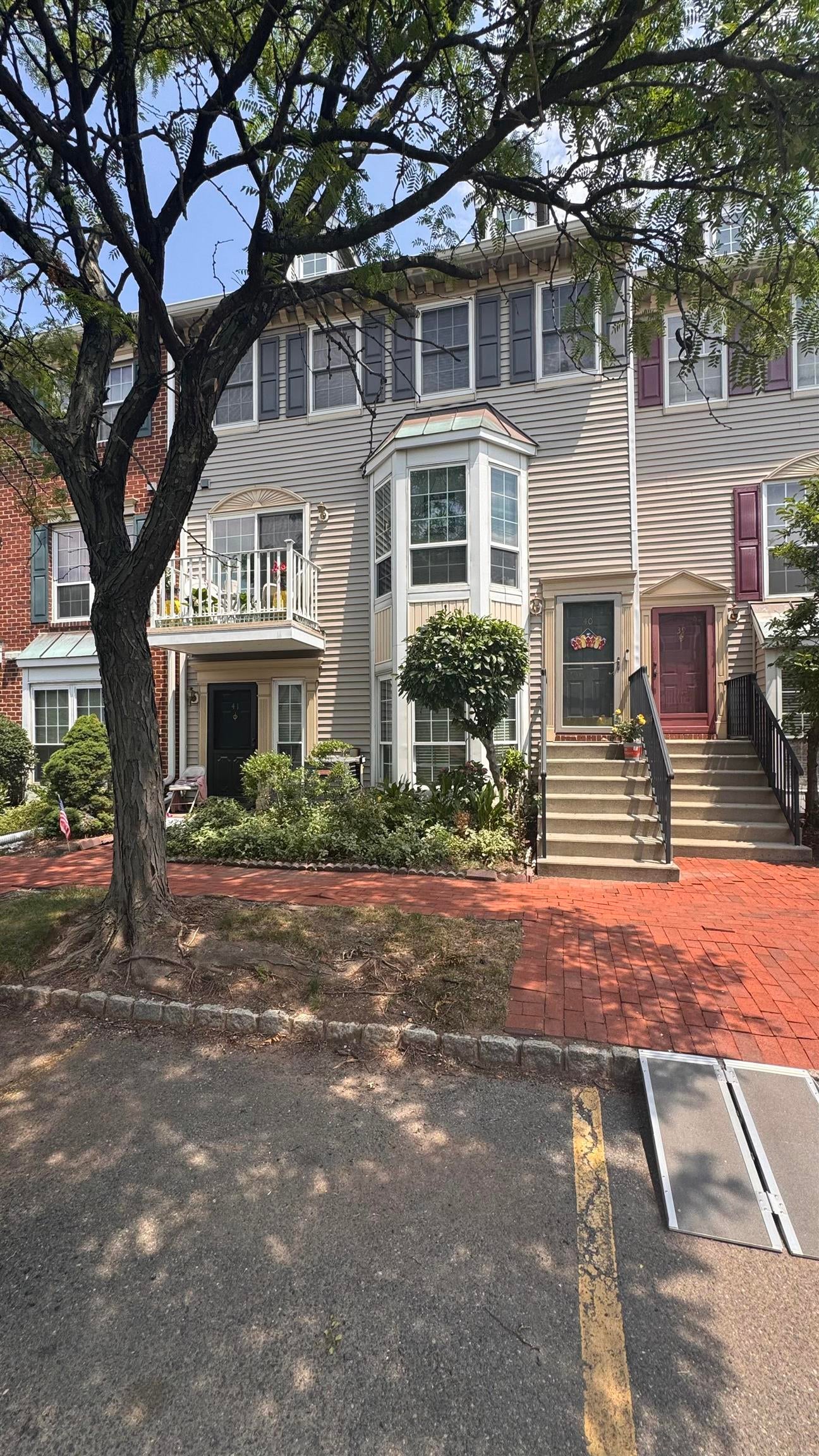 40 HOLLY ST