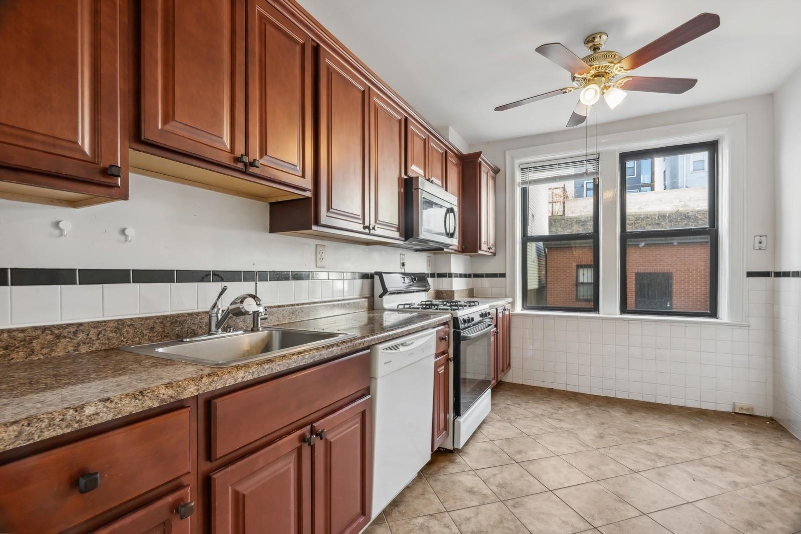 Jersey City, Journal Square, New Jersey 07306, United States, 2 Bedrooms Bedrooms, ,1 BathroomBathrooms,Residential,Active,119501