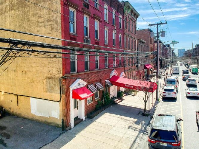309-313 WILLOW AVE