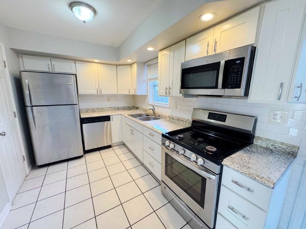 87 9TH ST