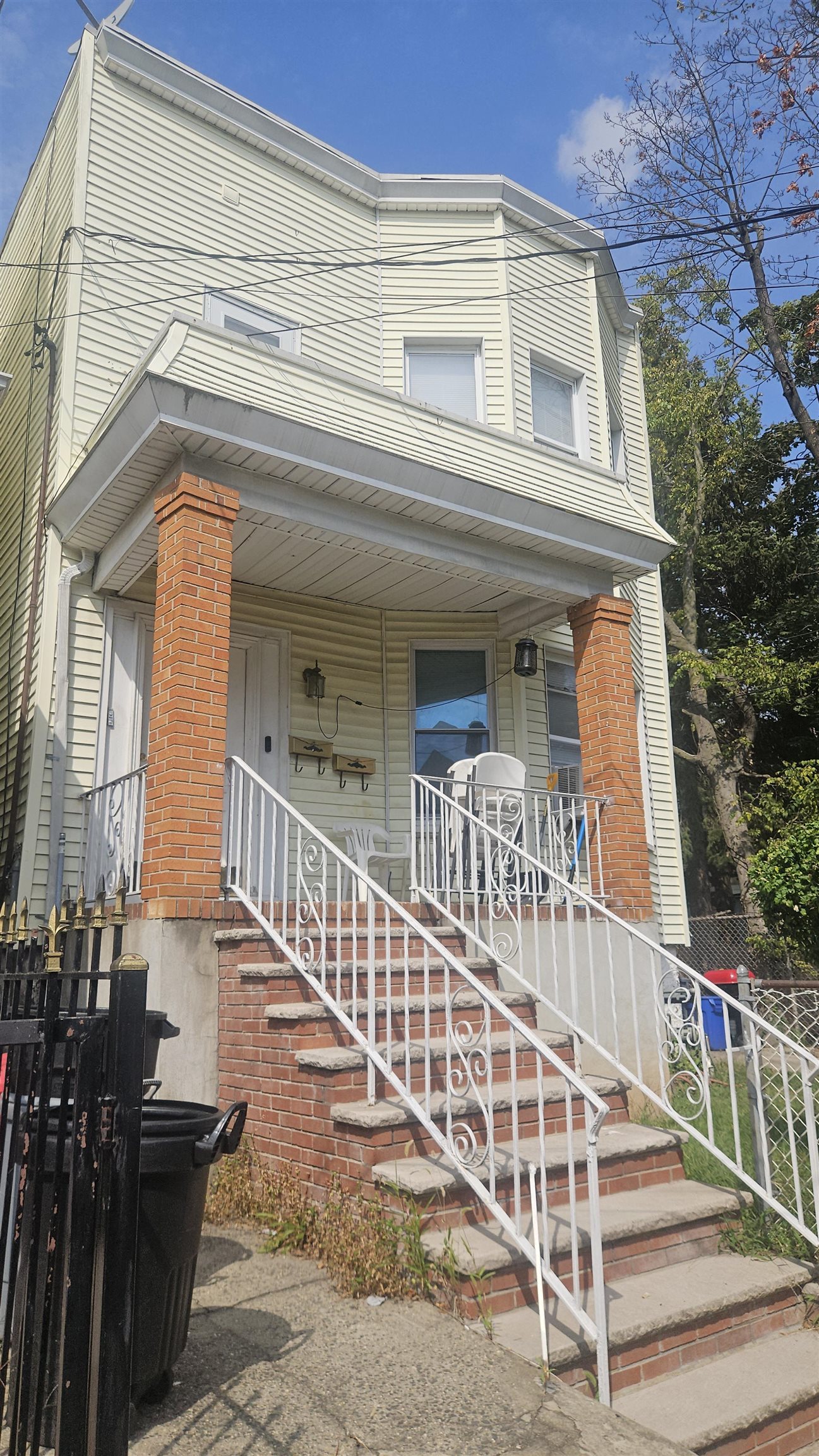 Photo 1 of 14 — 17 BAYSIDE PL, Jersey City, NJ 07305