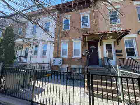 Homes For Rent - 6039 Palisade Ave #1<br/> West New York, NJ 07093