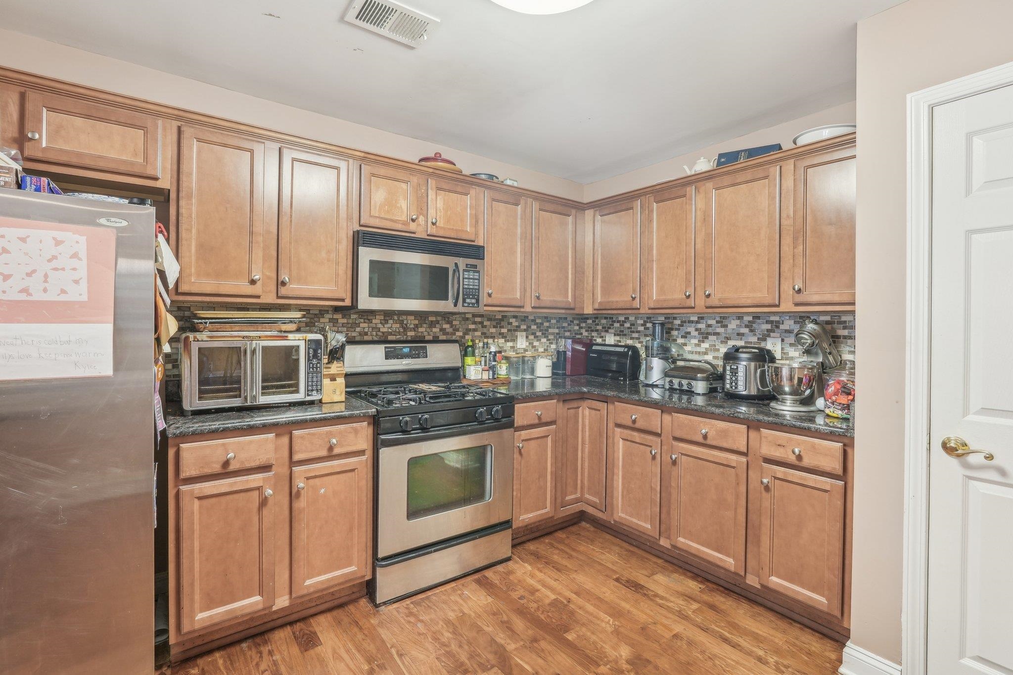 150 Blue Heron Dr, Secaucus, New Jersey image 2
