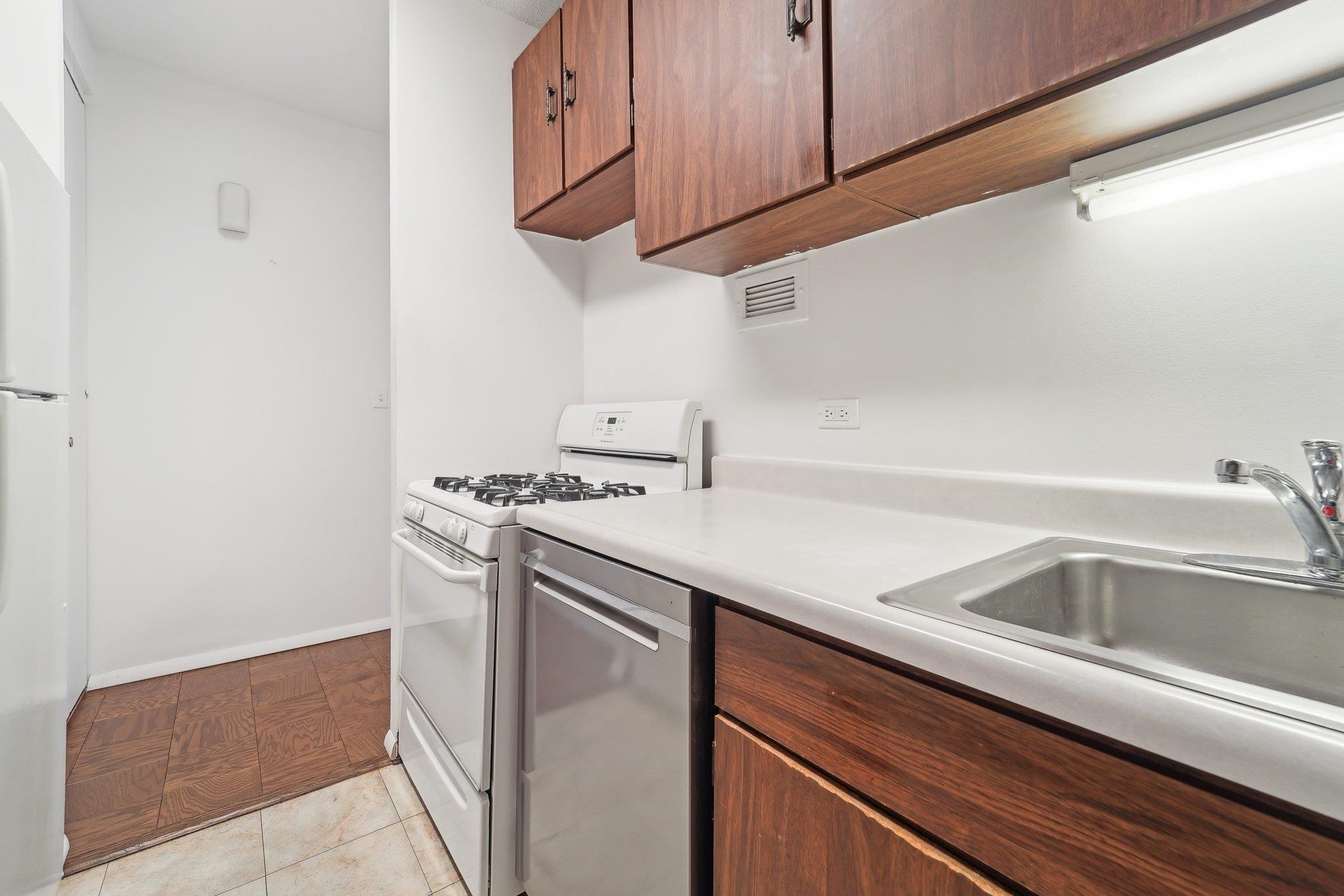 7004 Blvd East #16C, Guttenberg, New Jersey image 11