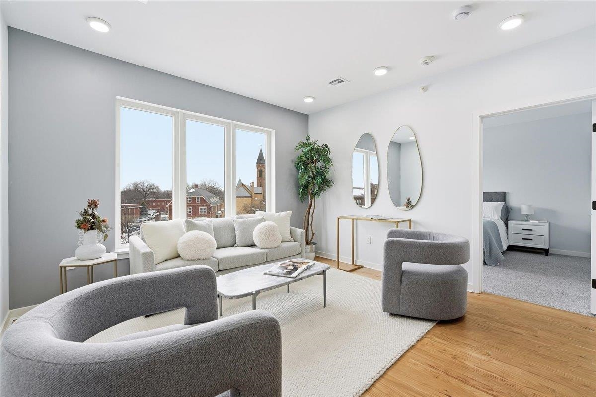 660 BLOOMFIELD AVE 402