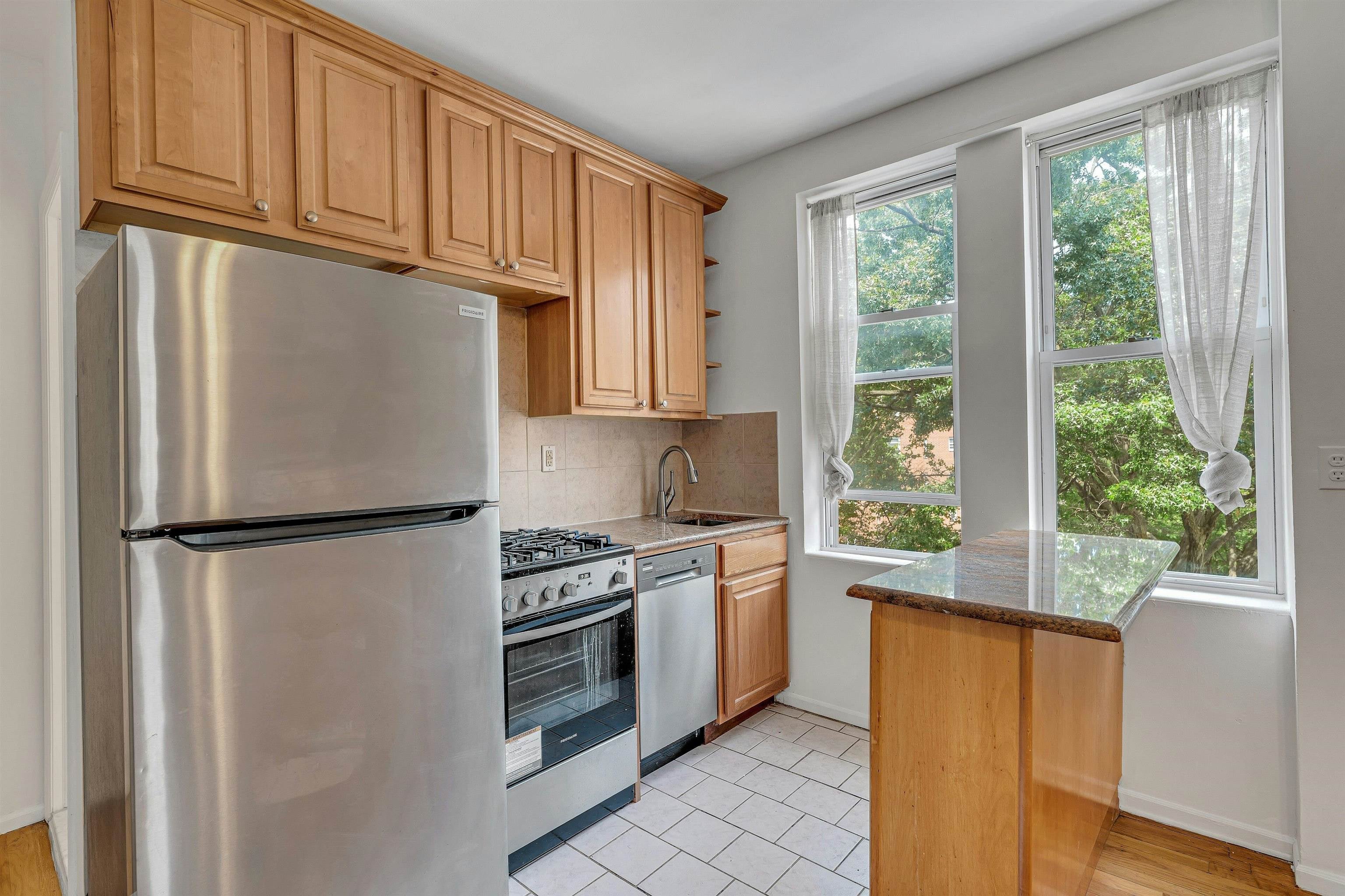 734 ADAMS ST 4C