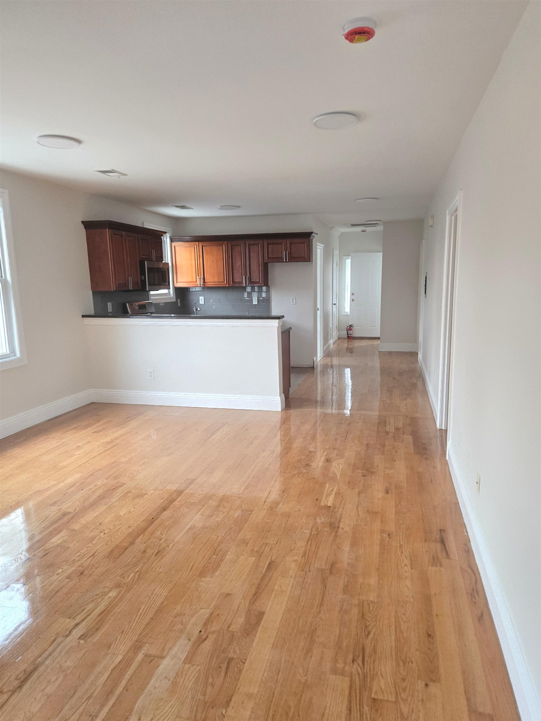 Bayonne, New Jersey 07002, United States, 2 Bedrooms Bedrooms, ,2 BathroomsBathrooms,Residential,Active,240619