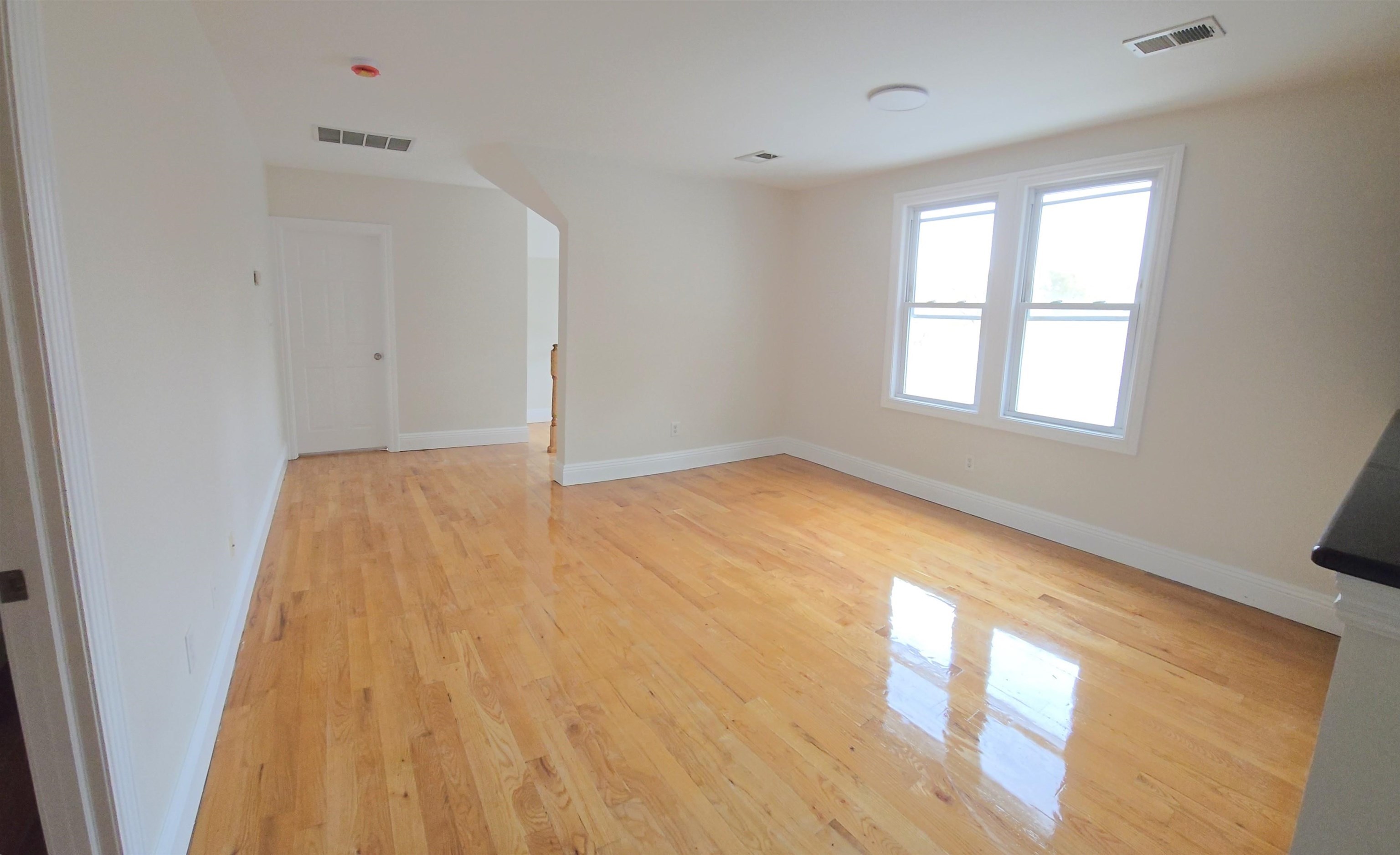 Bayonne, New Jersey 07002, United States, 2 Bedrooms Bedrooms, ,2 BathroomsBathrooms,Residential,Active,240619