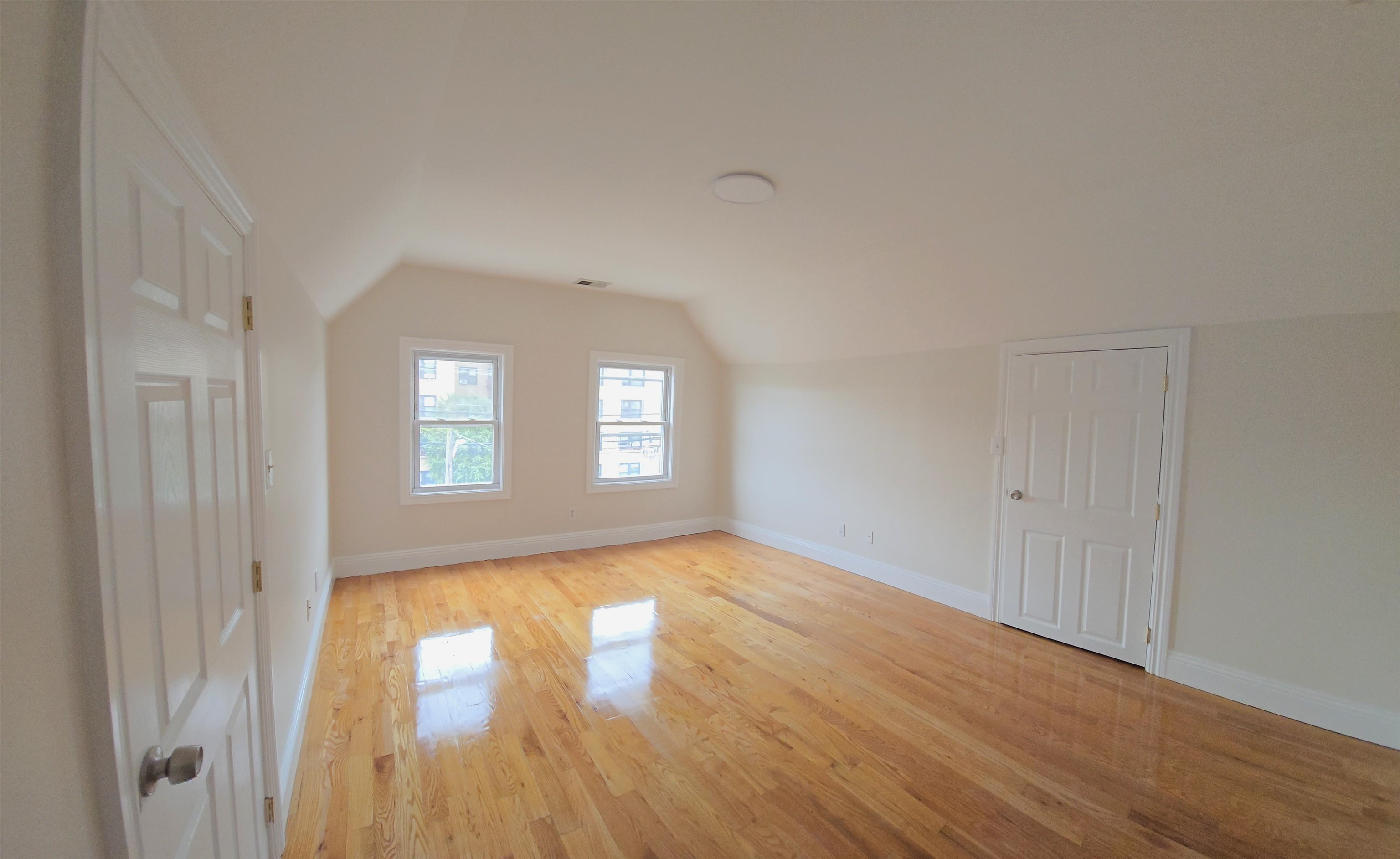 Bayonne, New Jersey 07002, United States, 2 Bedrooms Bedrooms, ,2 BathroomsBathrooms,Residential,Active,240619