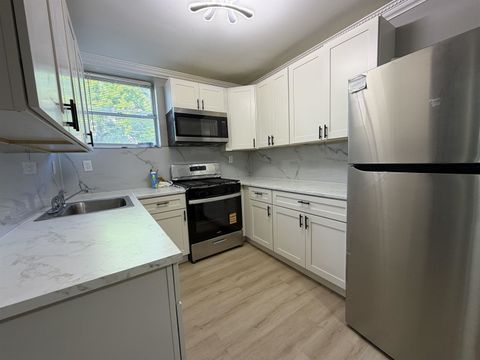 Apartment For Rent - 9066 Palisade Plaza<br/> Cliffside Park, NJ 07010
