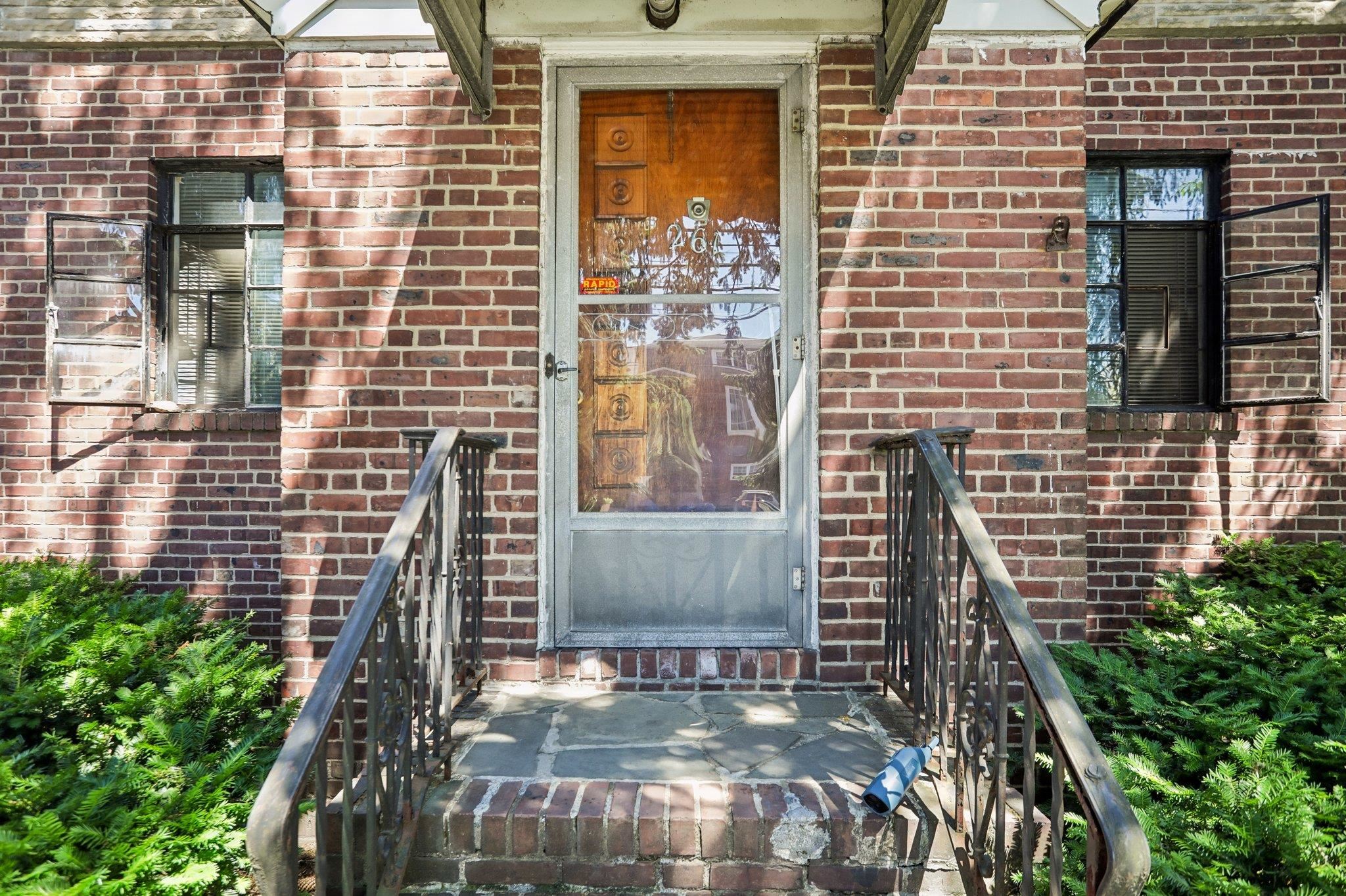 261 GARFIELD AVE