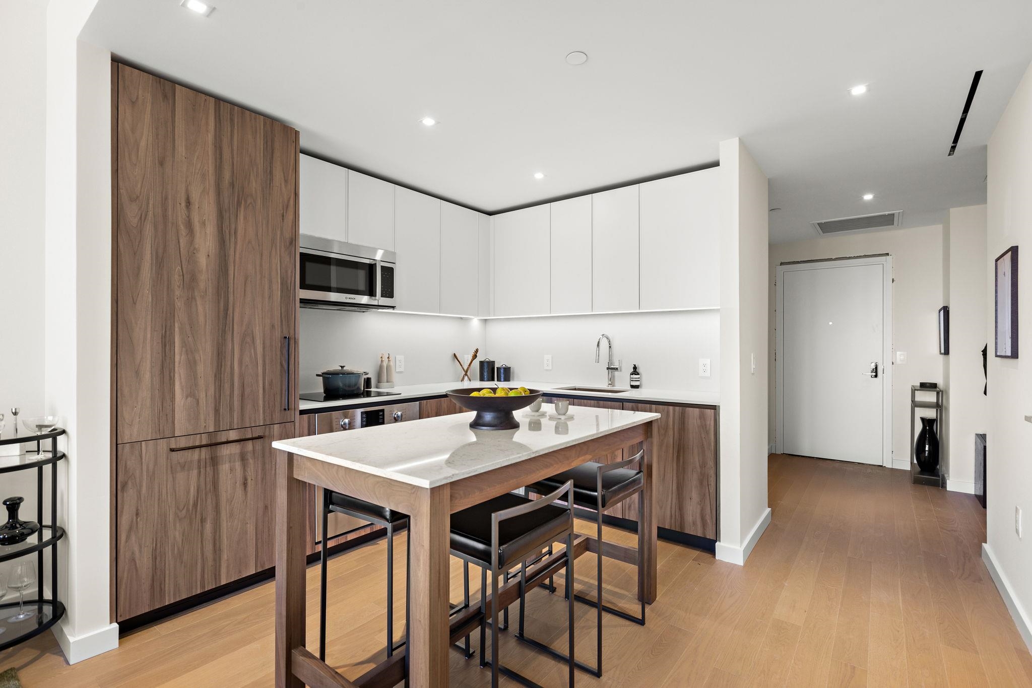 387 8TH ST 2K