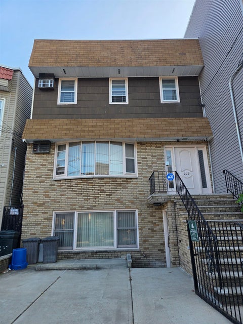 Multifamily For Rent - 229 Griffith St #2<br/> Jersey City, NJ 07307