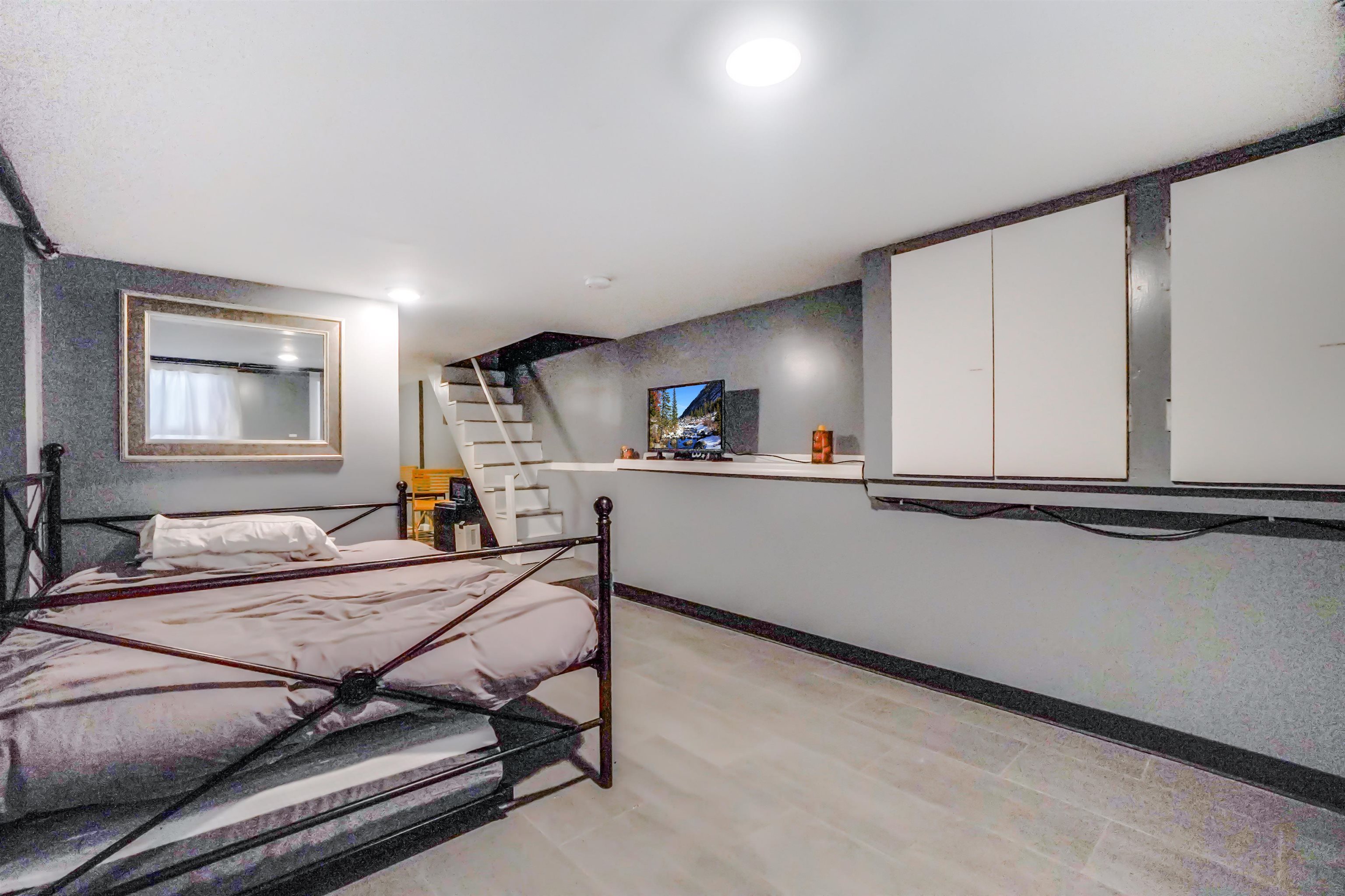 141 Van Horne St, Jersey City, New Jersey image 23