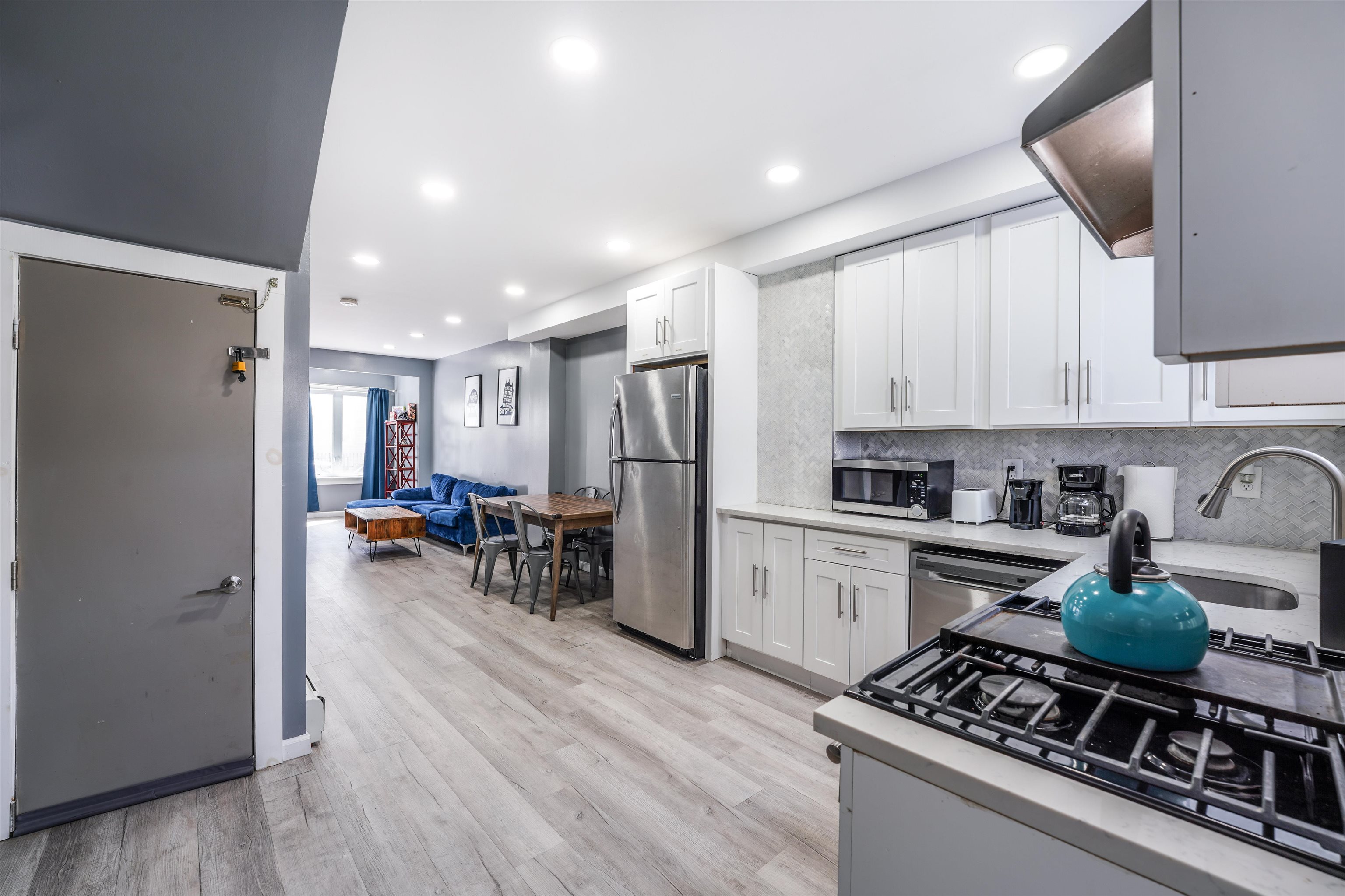 141 Van Horne St, Jersey City, New Jersey image 13