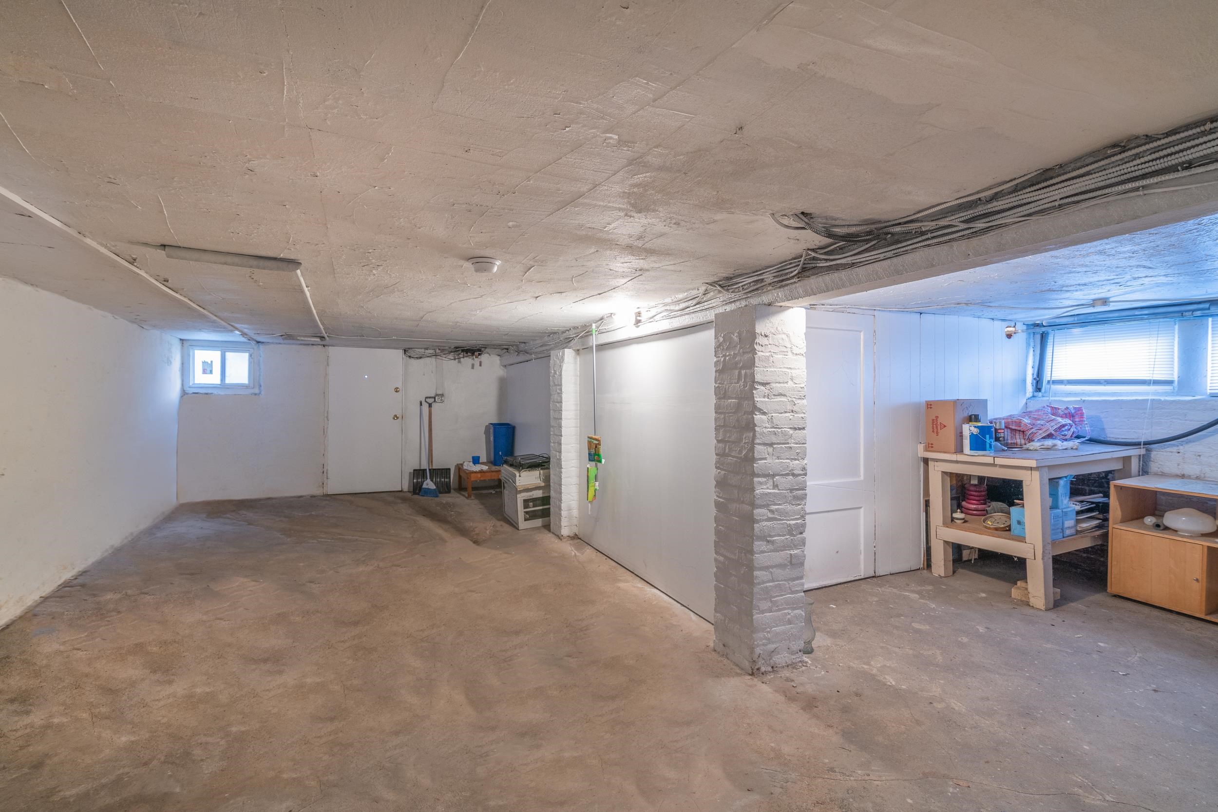 Bayonne, New Jersey 07002, United States, 4 Bedrooms Bedrooms, ,4 BathroomsBathrooms,Residential,Pending,62981