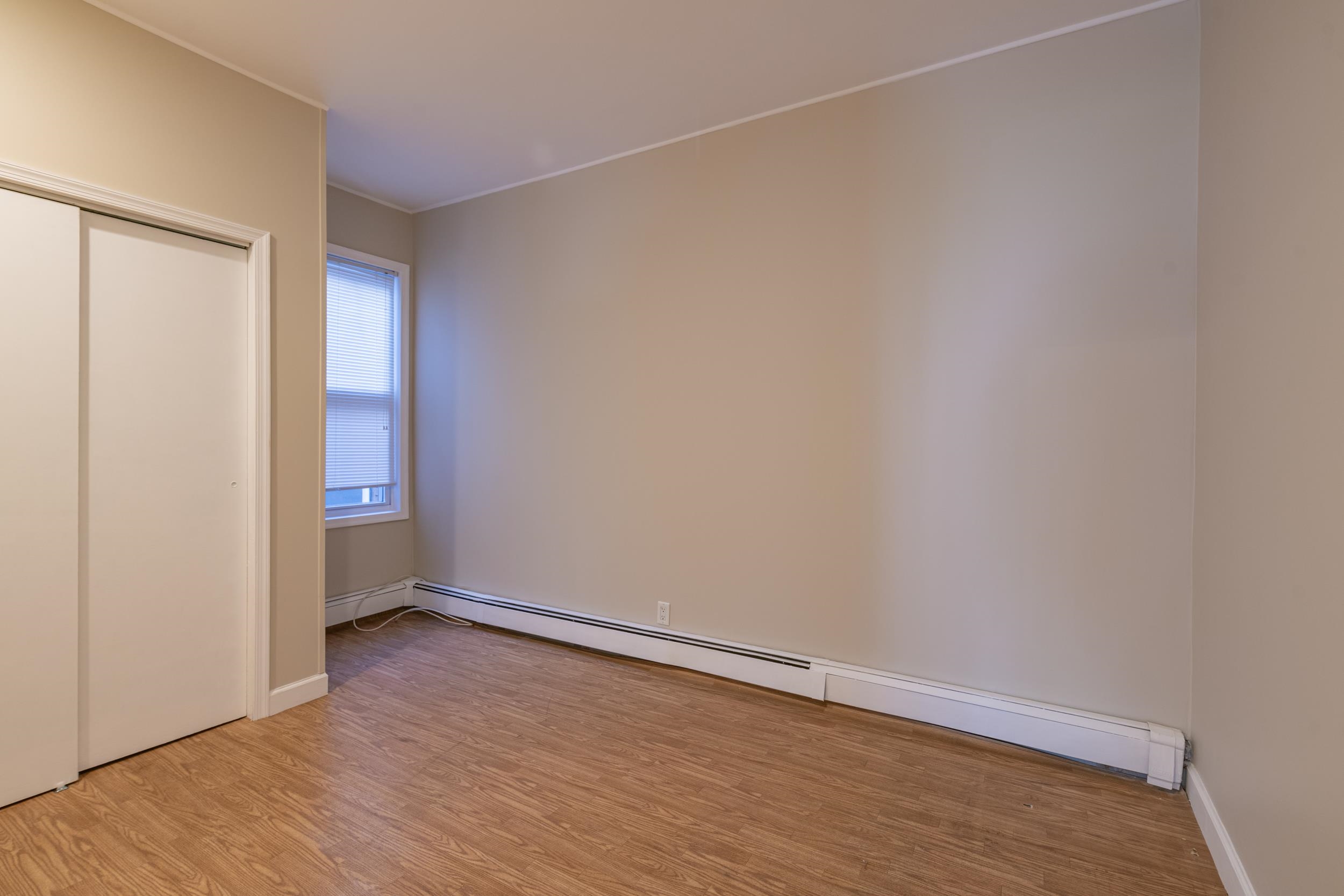 Bayonne, New Jersey 07002, United States, 4 Bedrooms Bedrooms, ,4 BathroomsBathrooms,Residential,Pending,62981