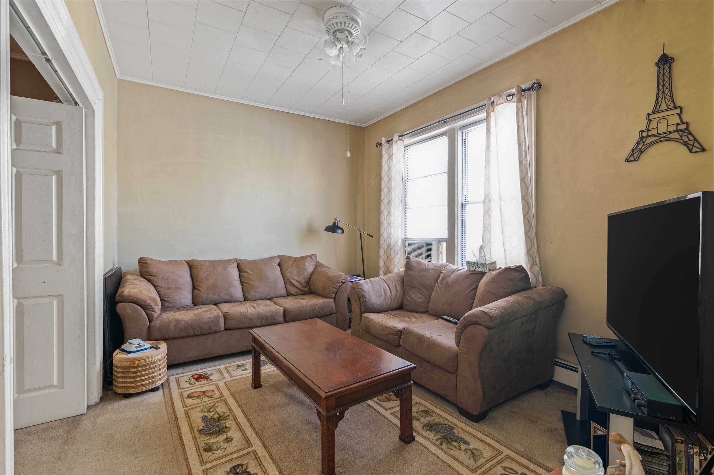 Bayonne, New Jersey 07002, United States, 4 Bedrooms Bedrooms, ,4 BathroomsBathrooms,Residential,Pending,62981