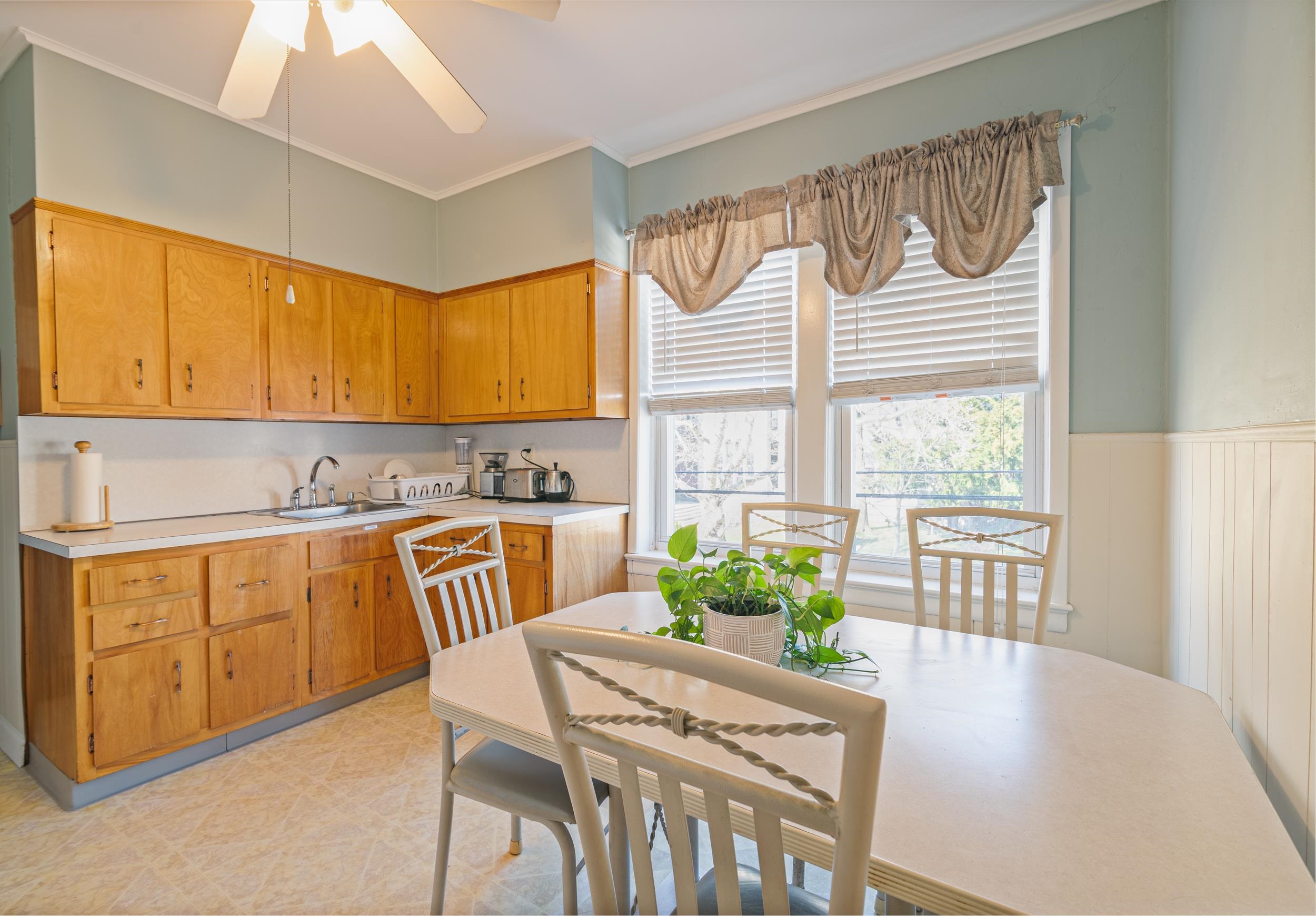 Bayonne, New Jersey 07002, United States, 4 Bedrooms Bedrooms, ,4 BathroomsBathrooms,Residential,Pending,62981