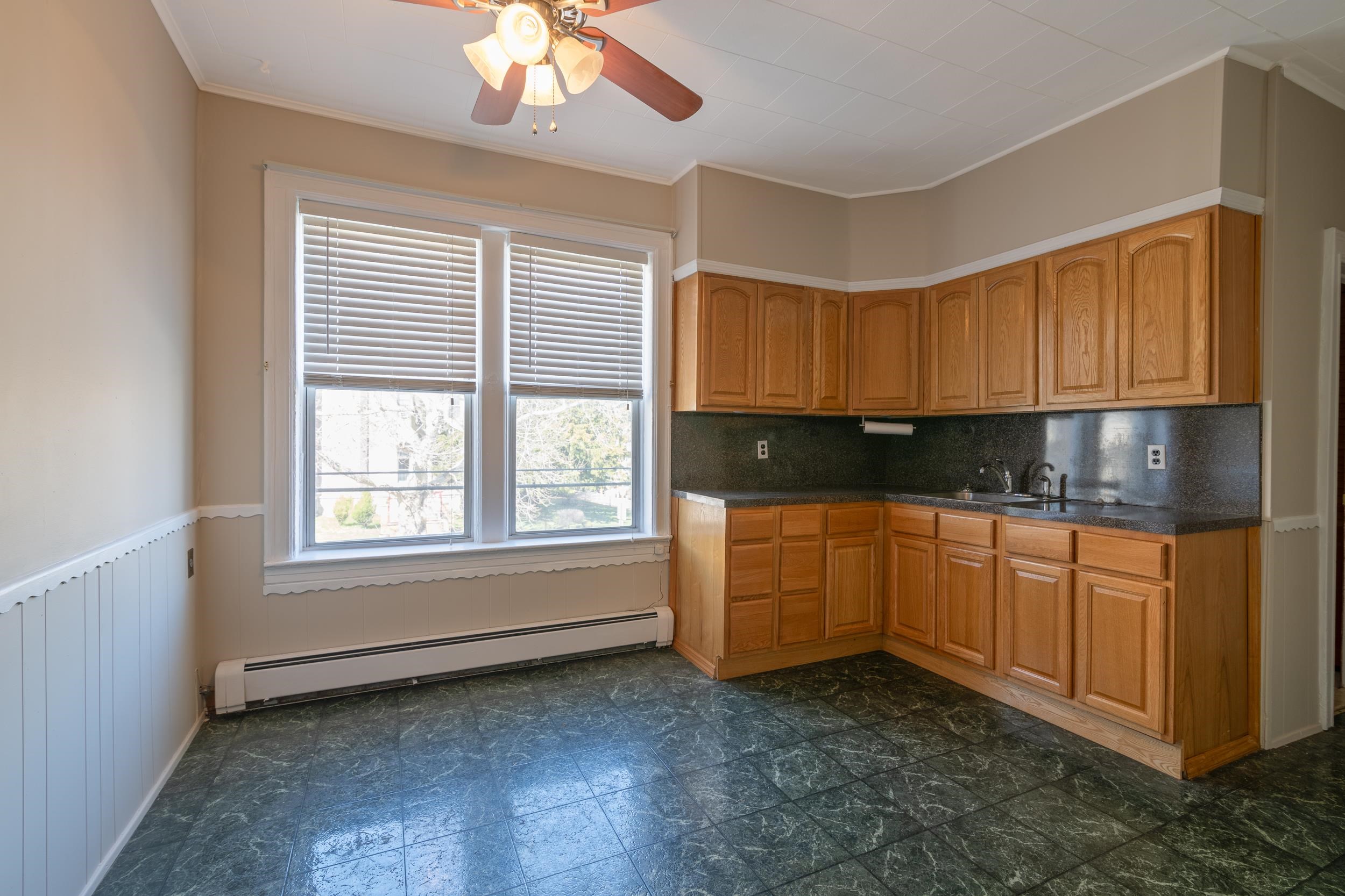 Bayonne, New Jersey 07002, United States, 4 Bedrooms Bedrooms, ,4 BathroomsBathrooms,Residential,Pending,62981