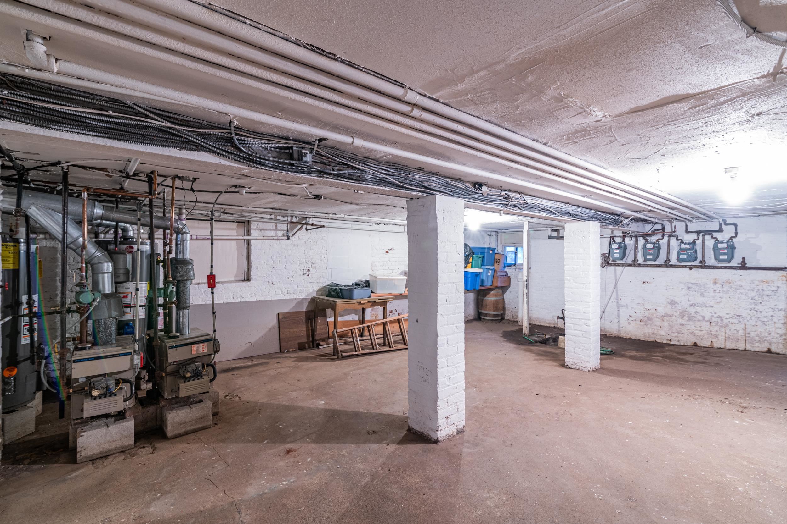 Bayonne, New Jersey 07002, United States, 4 Bedrooms Bedrooms, ,4 BathroomsBathrooms,Residential,Pending,62981