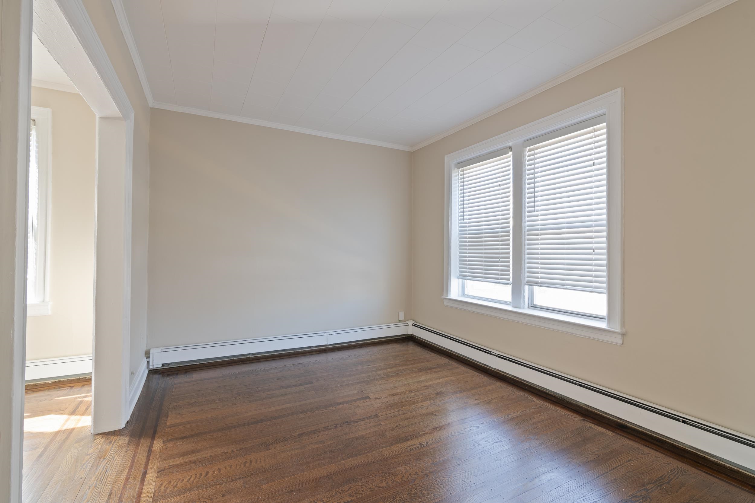 Bayonne, New Jersey 07002, United States, 4 Bedrooms Bedrooms, ,4 BathroomsBathrooms,Residential,Pending,62981