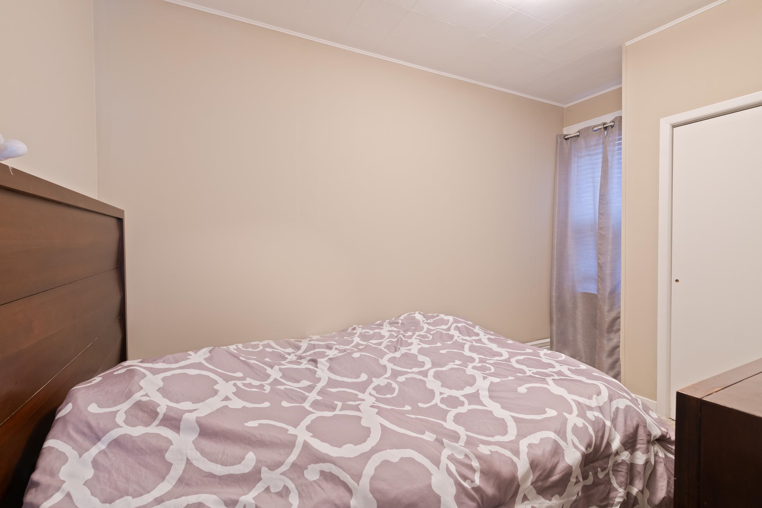 Bayonne, New Jersey 07002, United States, 4 Bedrooms Bedrooms, ,4 BathroomsBathrooms,Residential,Pending,62981