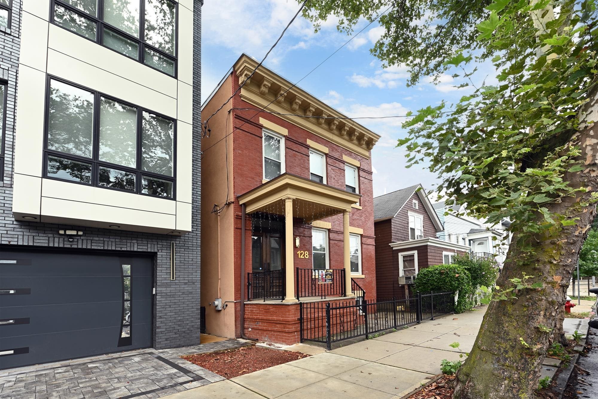 128 SHERMAN PL