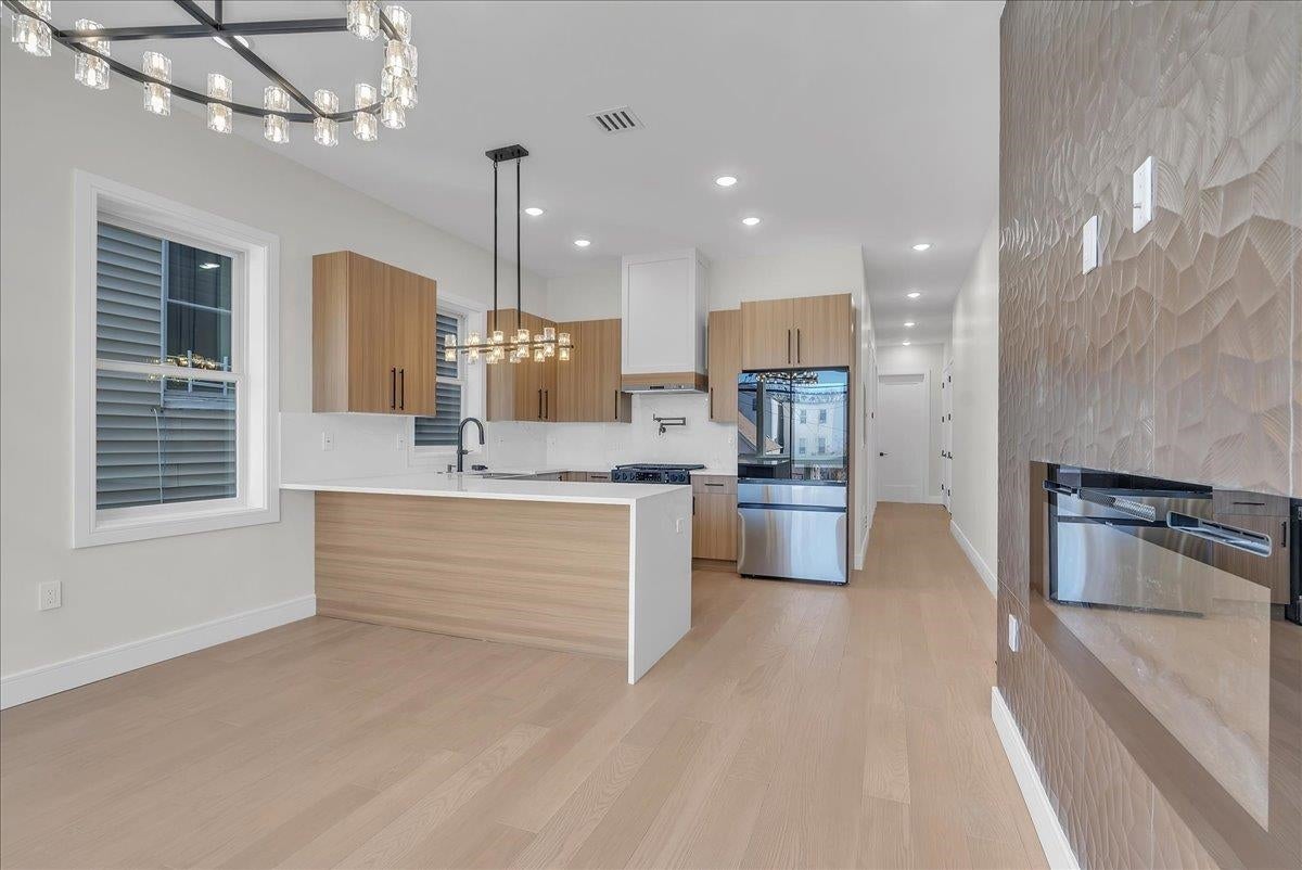 Search Homes 3 206 CLENDENNY AVE