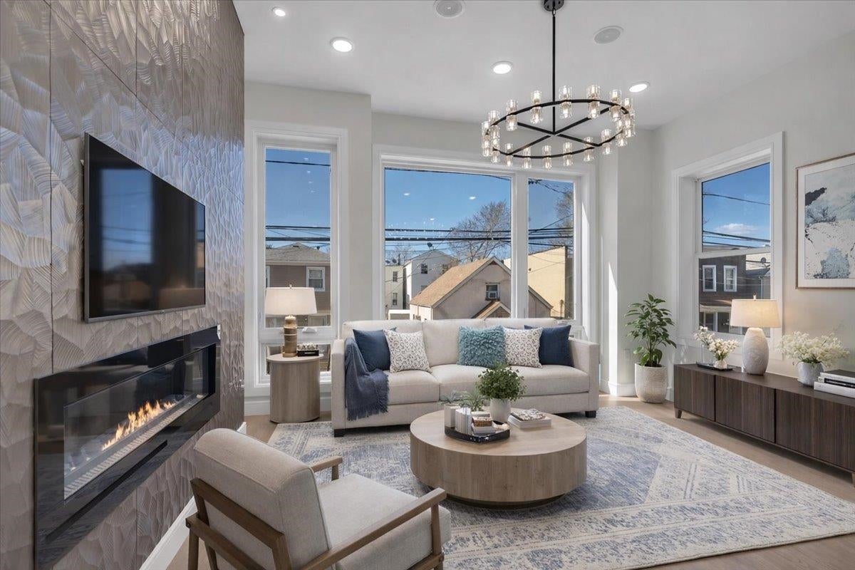 Search Homes 1 206 CLENDENNY AVE