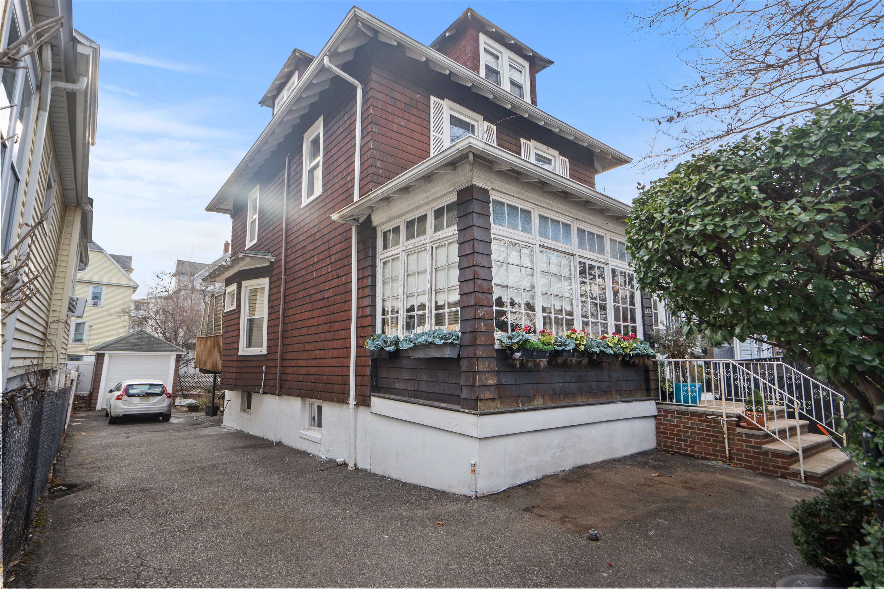 233 76th St, North Bergen, New Jersey image 1