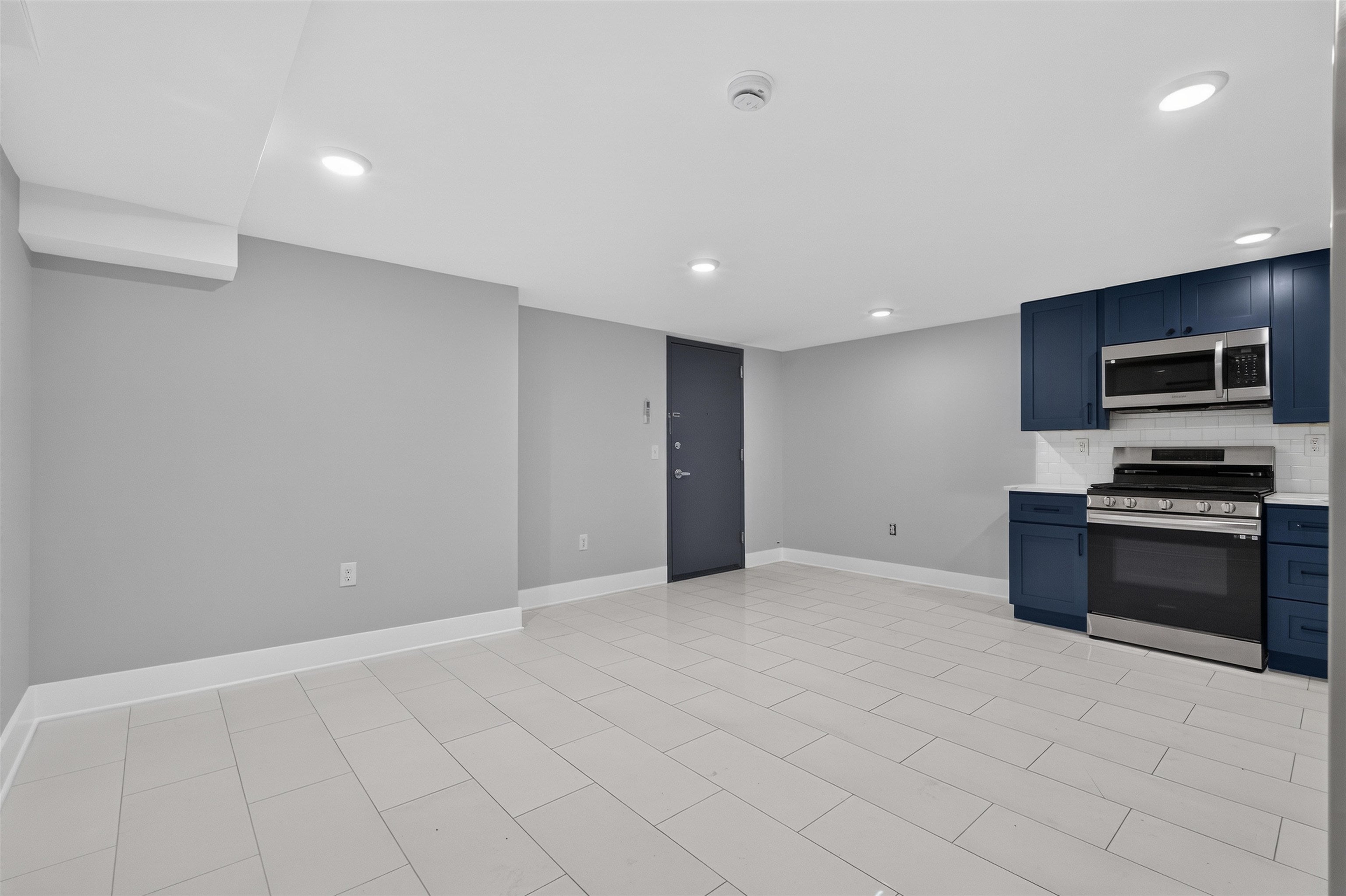 933A SUMMIT AVE 1