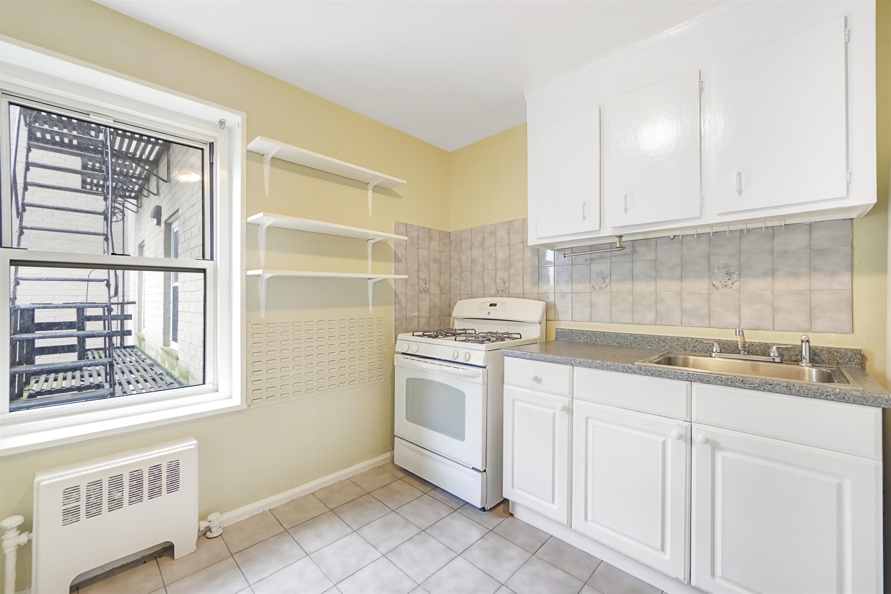 2195 Central Rd #3H, Fort Lee, New Jersey image 3