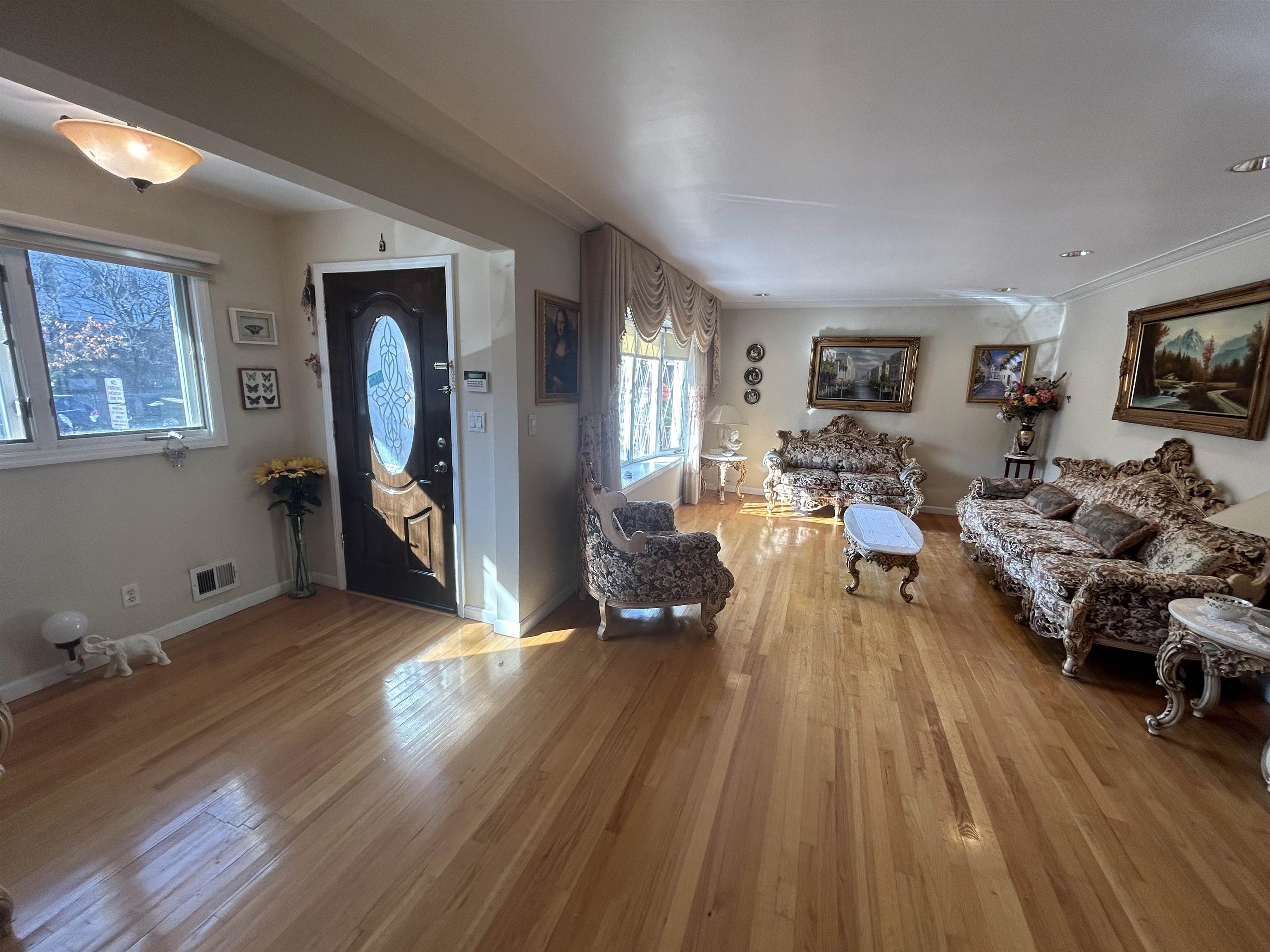 699 Elm Ave, Ridgefield, New Jersey image 8