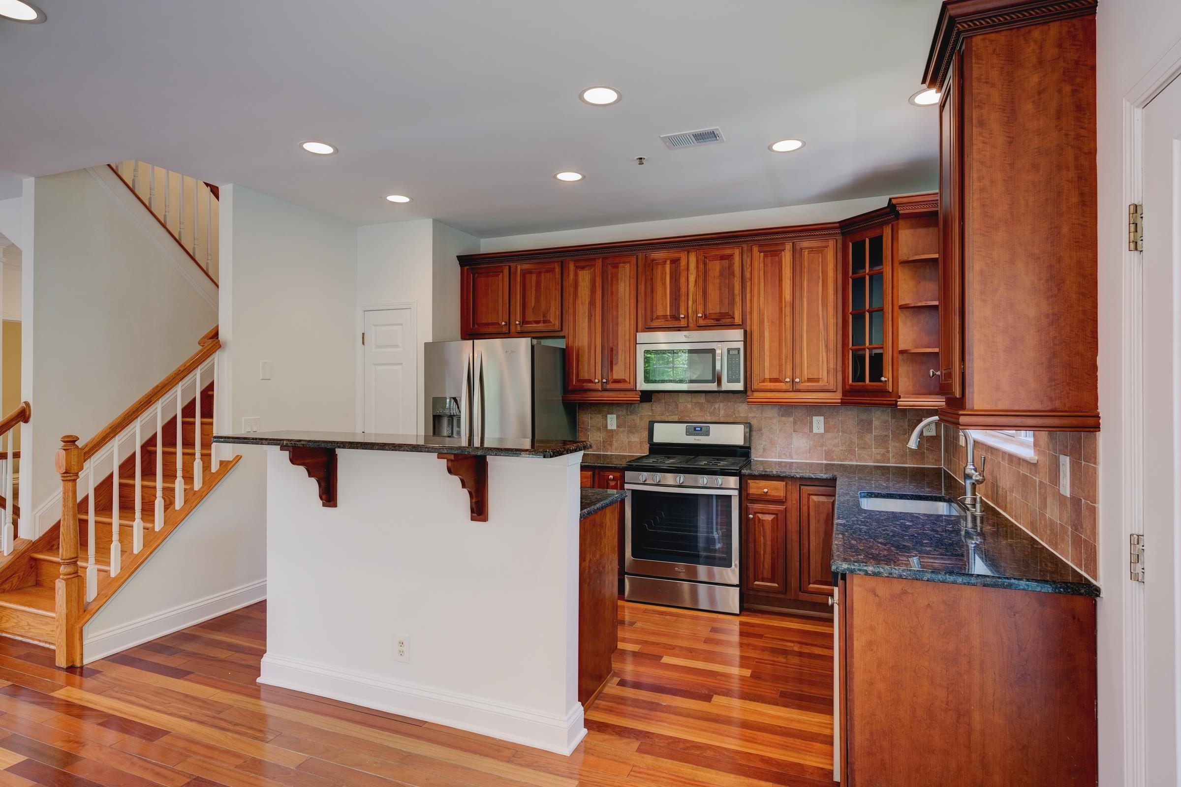 27 Mallard Pl, Secaucus, New Jersey image 8