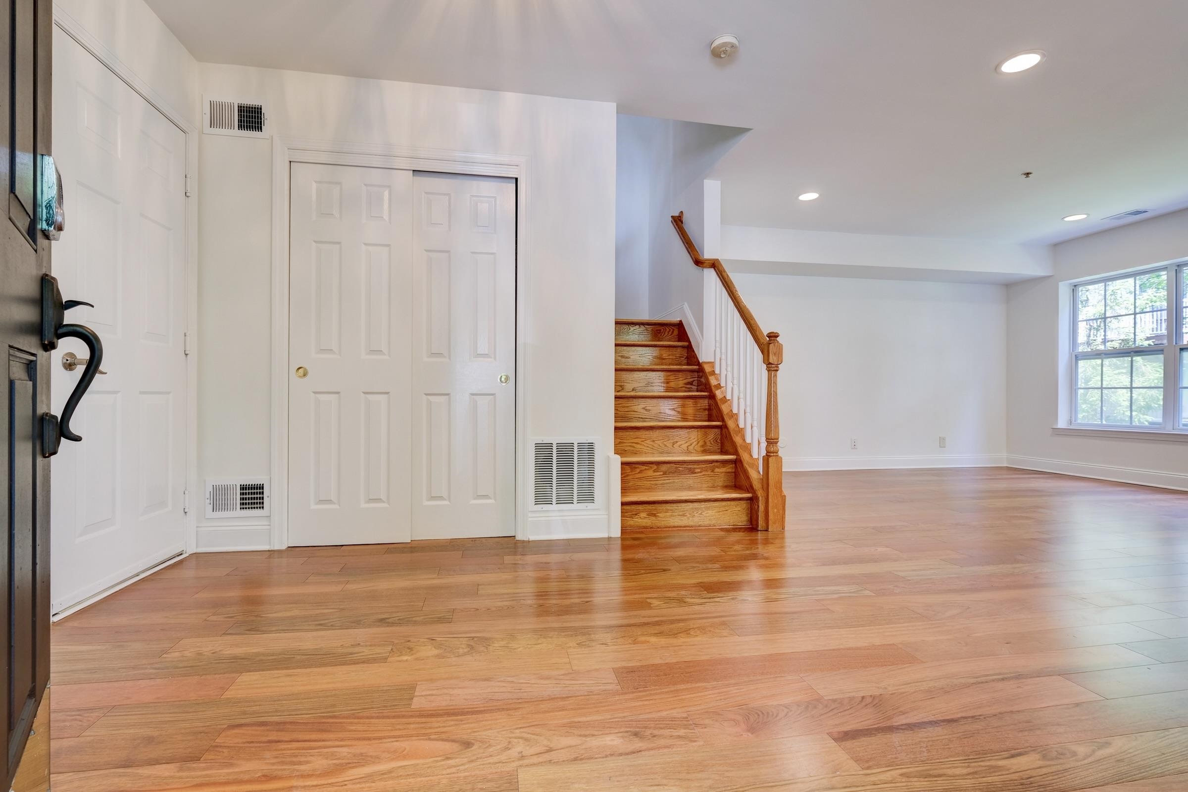 27 Mallard Pl, Secaucus, New Jersey image 35