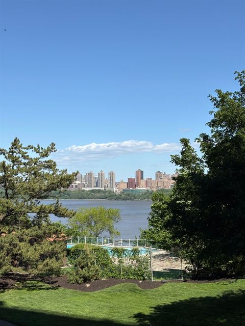 2 Horizon Rd Unit g9, Fort Lee, NJ 07024 - MLS#: 250009337
