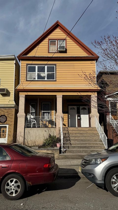 Multifamily For Sale - 163 West 24th St<br/> Hudson County, Bayonne, NJ 07002