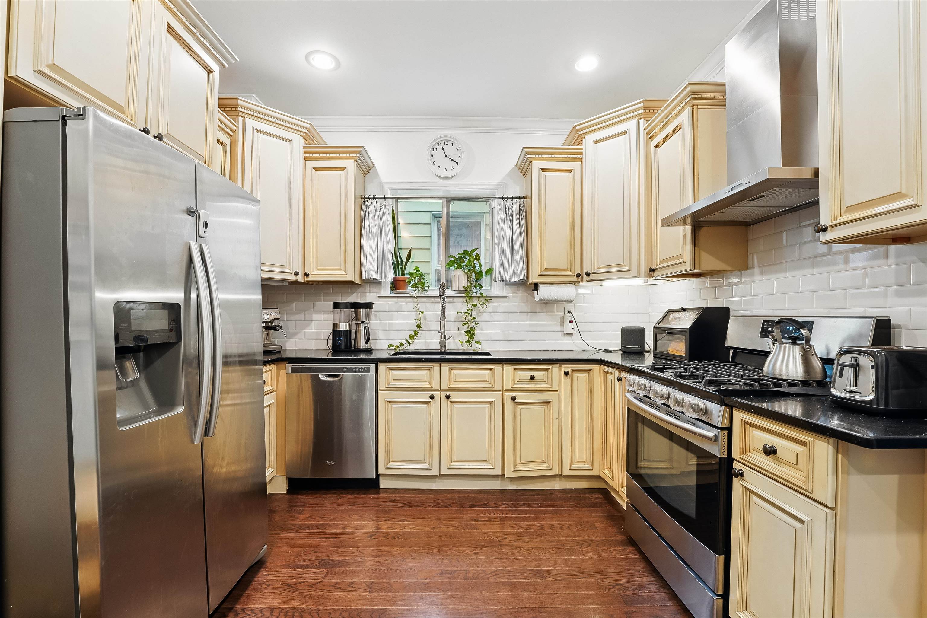 106 Griffith St, Jersey City, New Jersey image 9