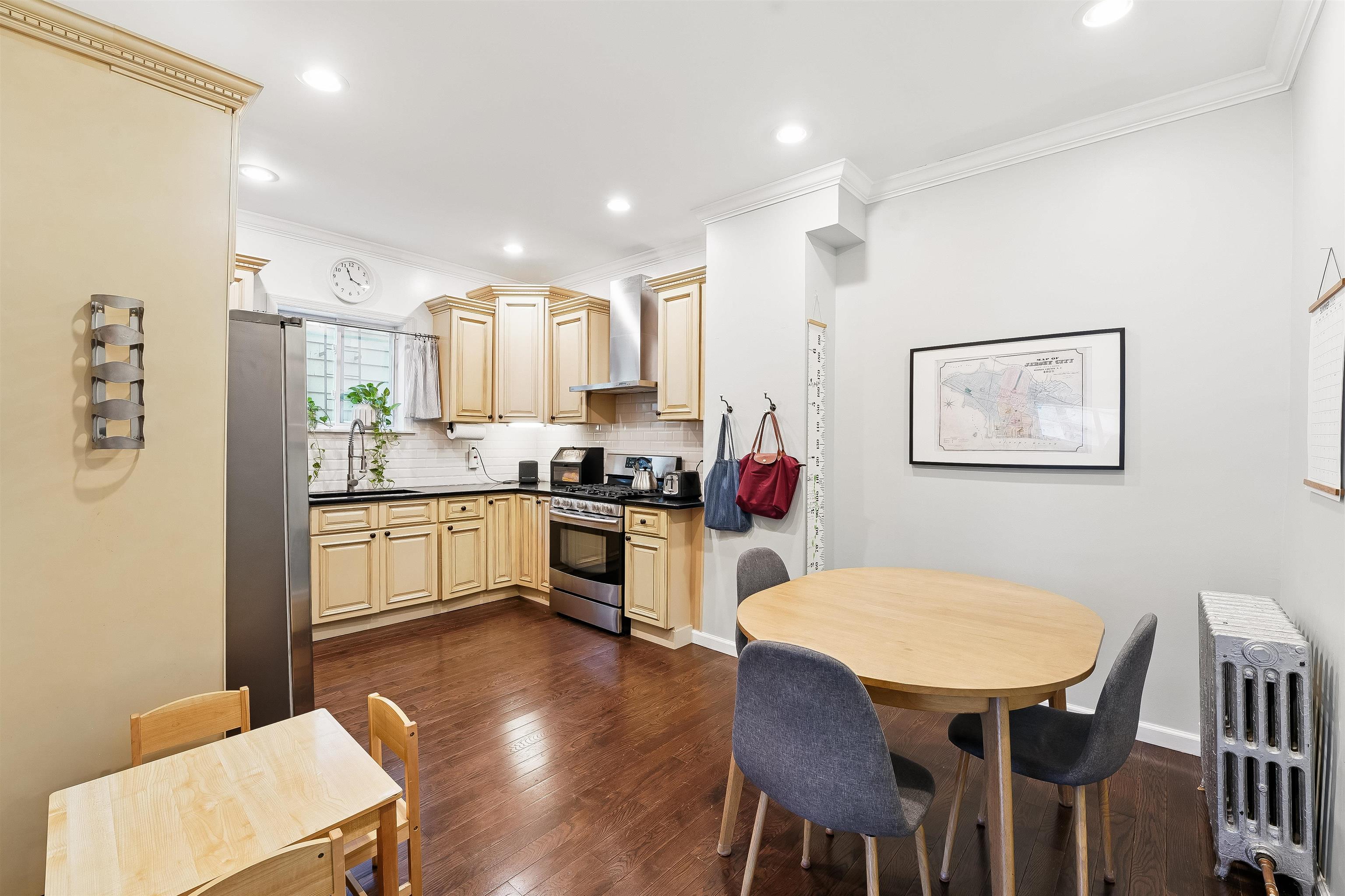 106 Griffith St, Jersey City, New Jersey image 6