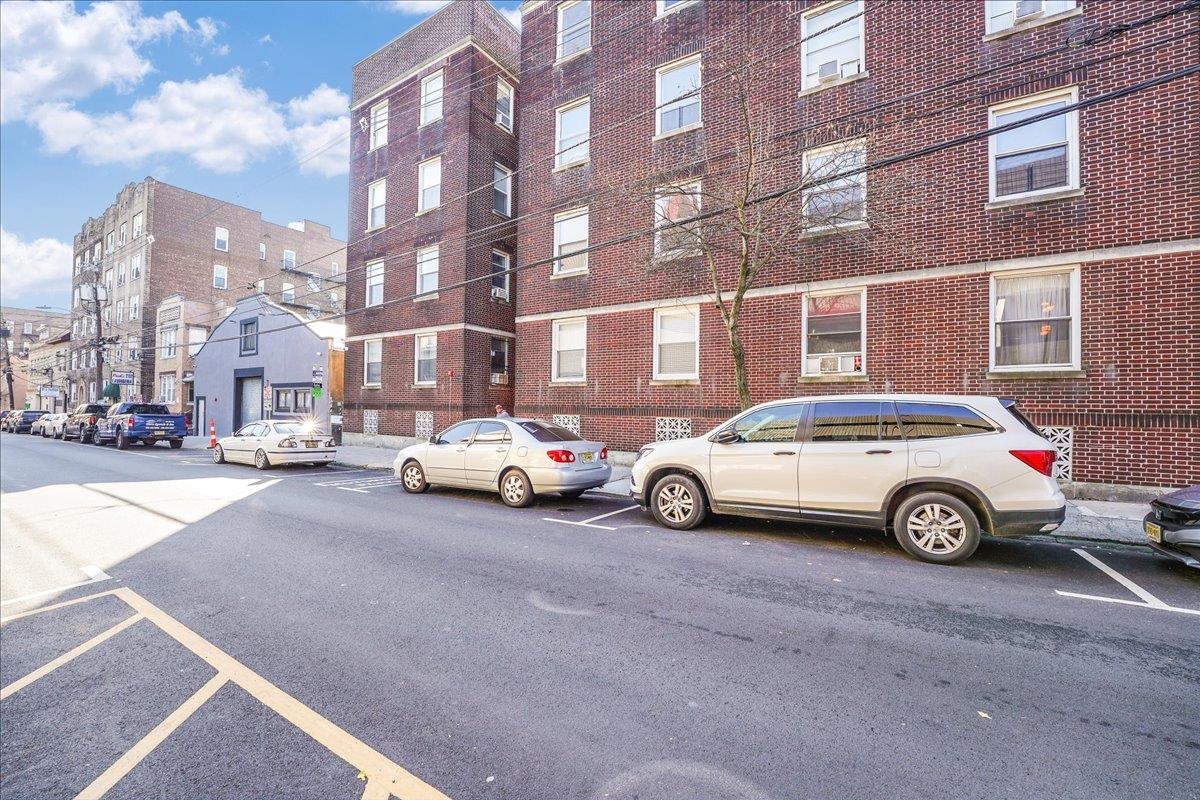 435 53rd St #C5, West New York, New Jersey image 2