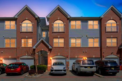 92 LYON CT Jersey City NJ 07305