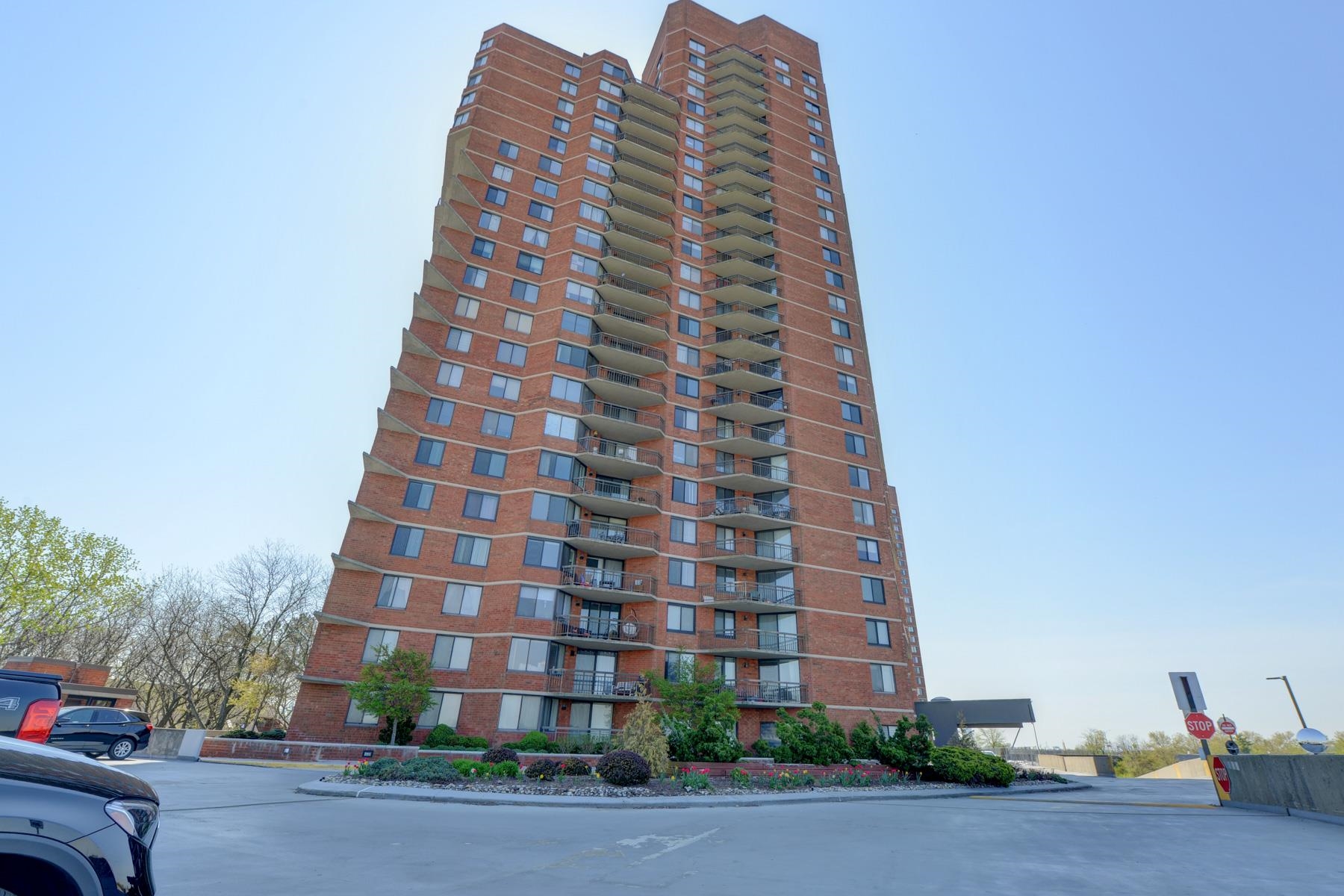 525 Harmon Cove Tower #525, Secaucus, New Jersey image 39