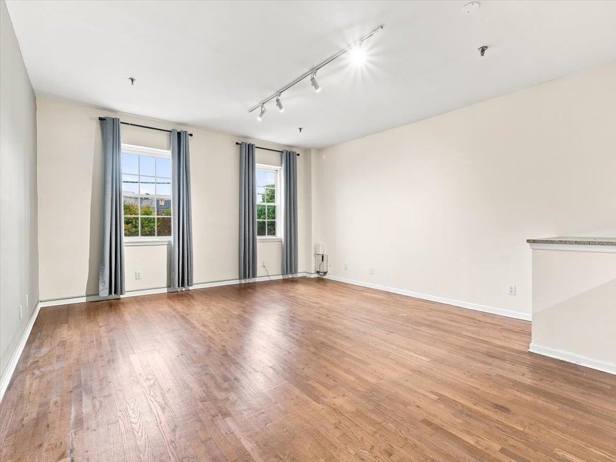 Search Homes 1 227 CHRISTOPHER COLUMBUS DR 214b