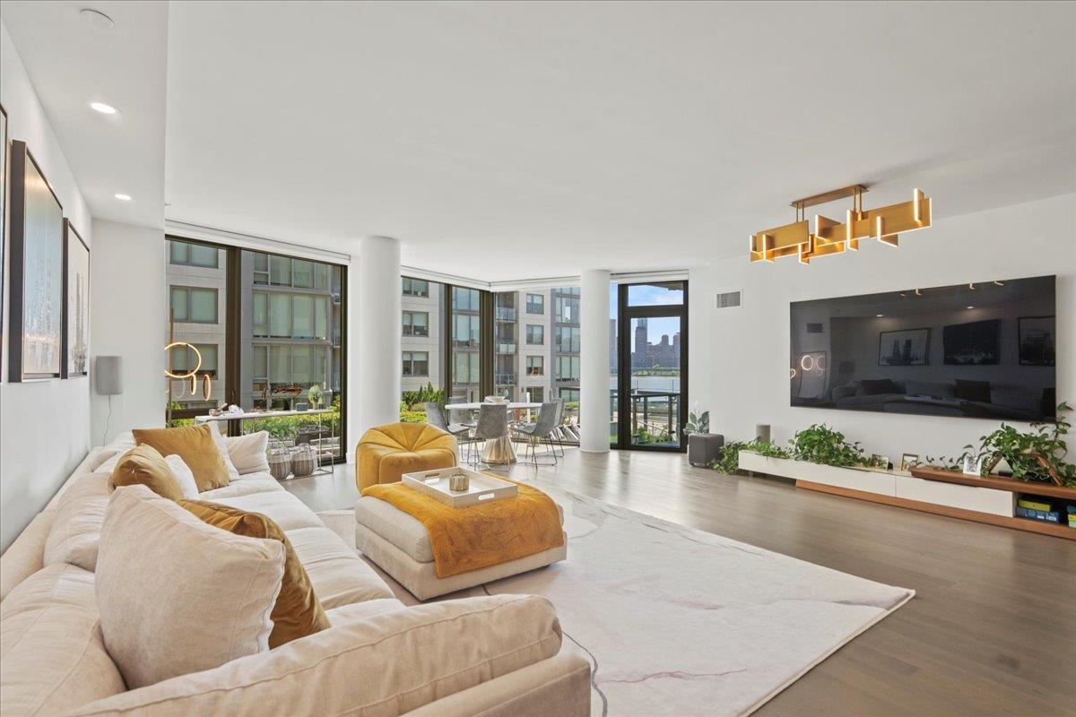 9 Avenue At Port Imperial #416, West New York, New Jersey image 1