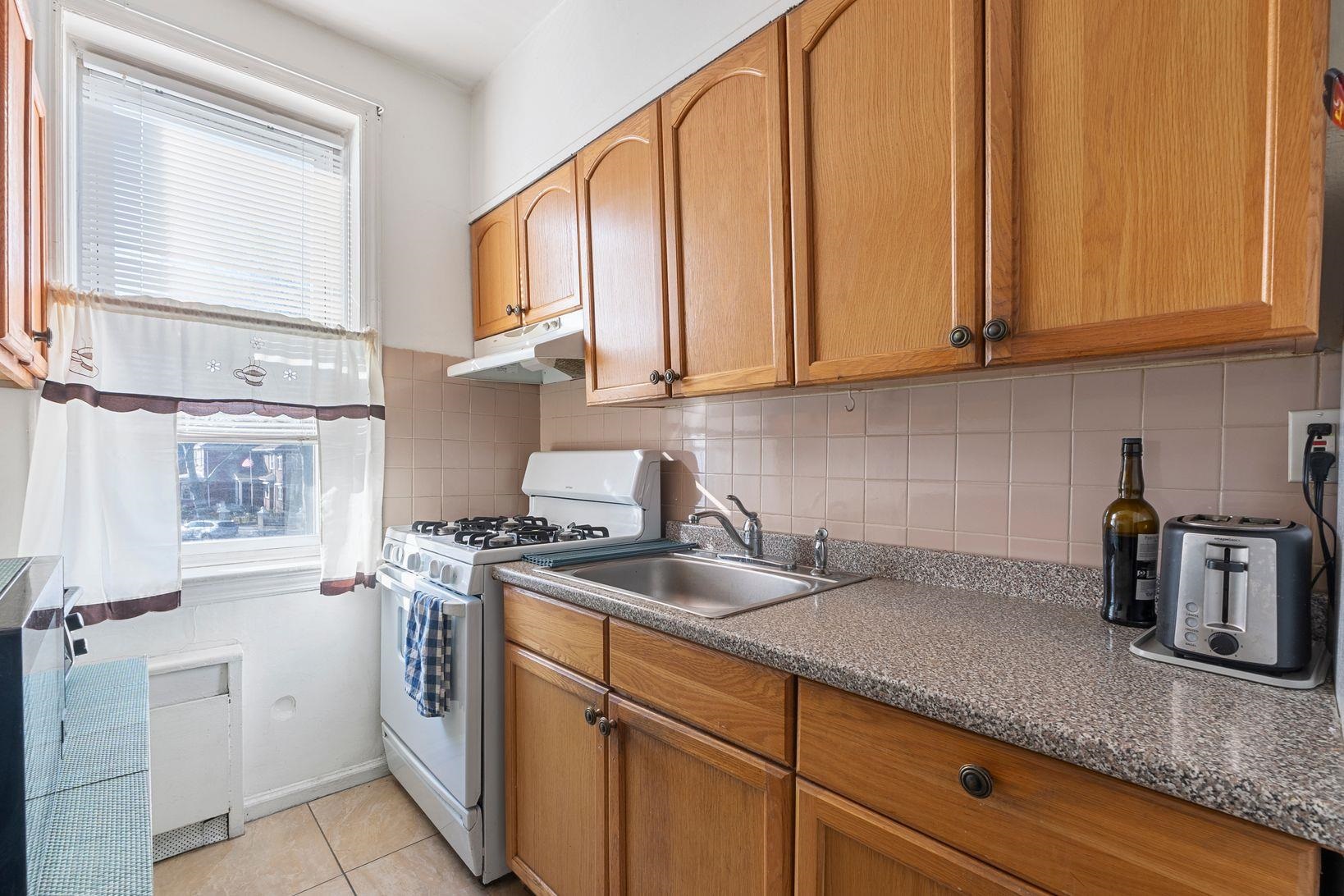 1700 Kennedy Blvd #25, Union City, New Jersey image 4