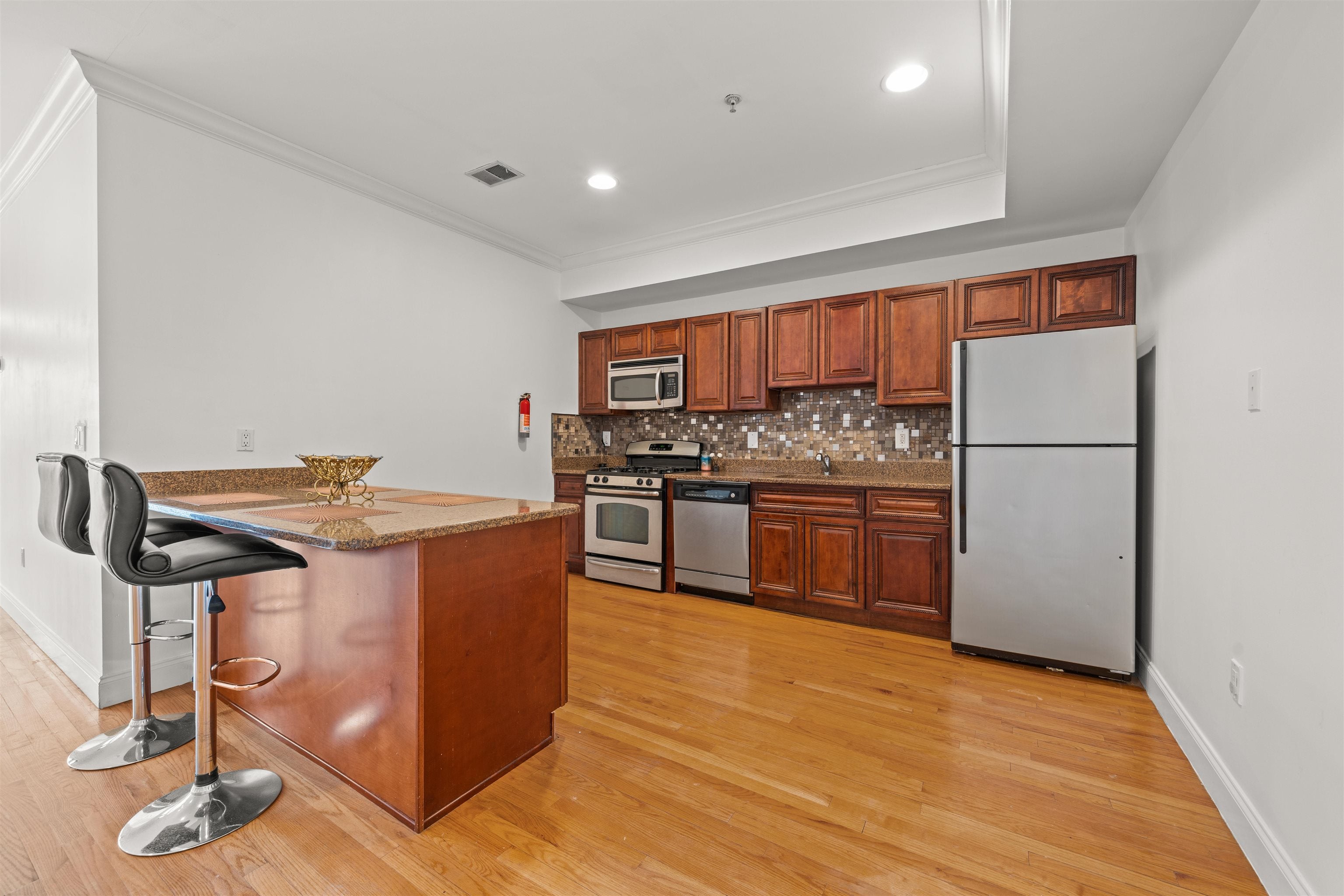 255 BROADWAY 206