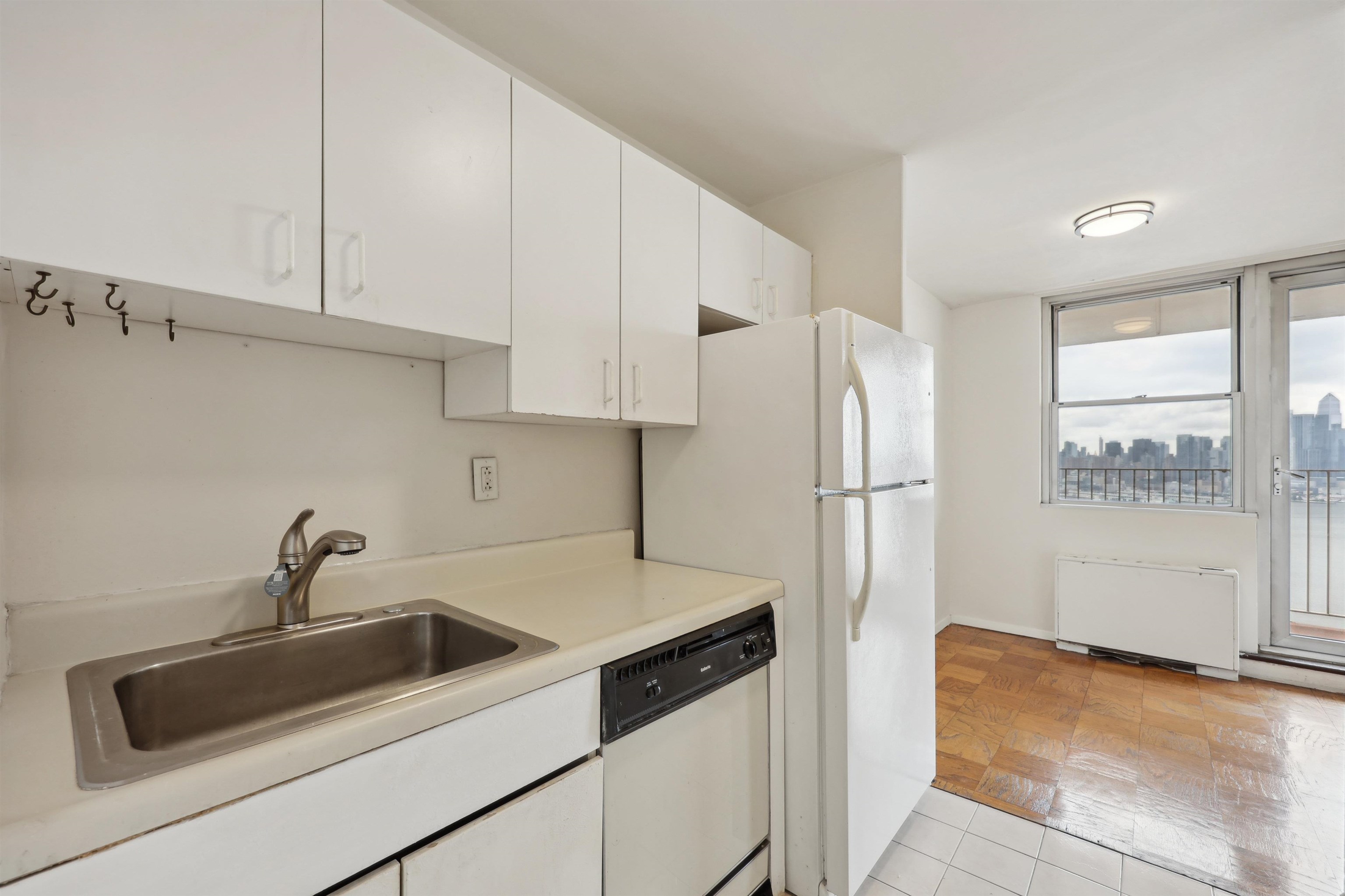 6040 Boulevard #24F, West New York, New Jersey image 2