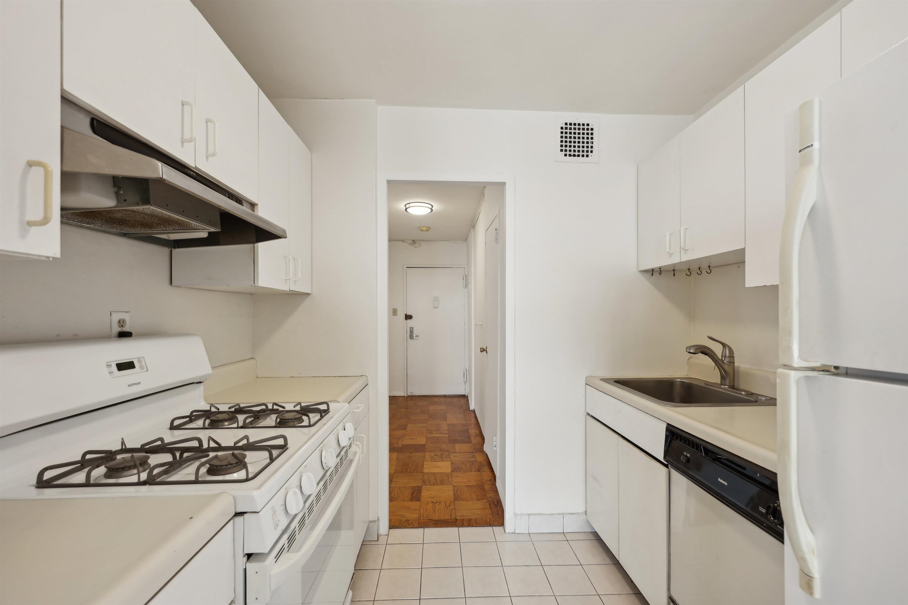 6040 Boulevard #24F, West New York, New Jersey image 3