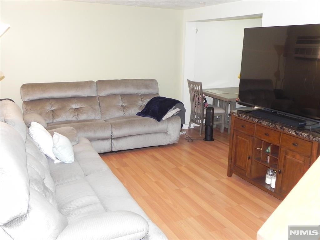 453 LIBERTY ST 11 - Photo 3